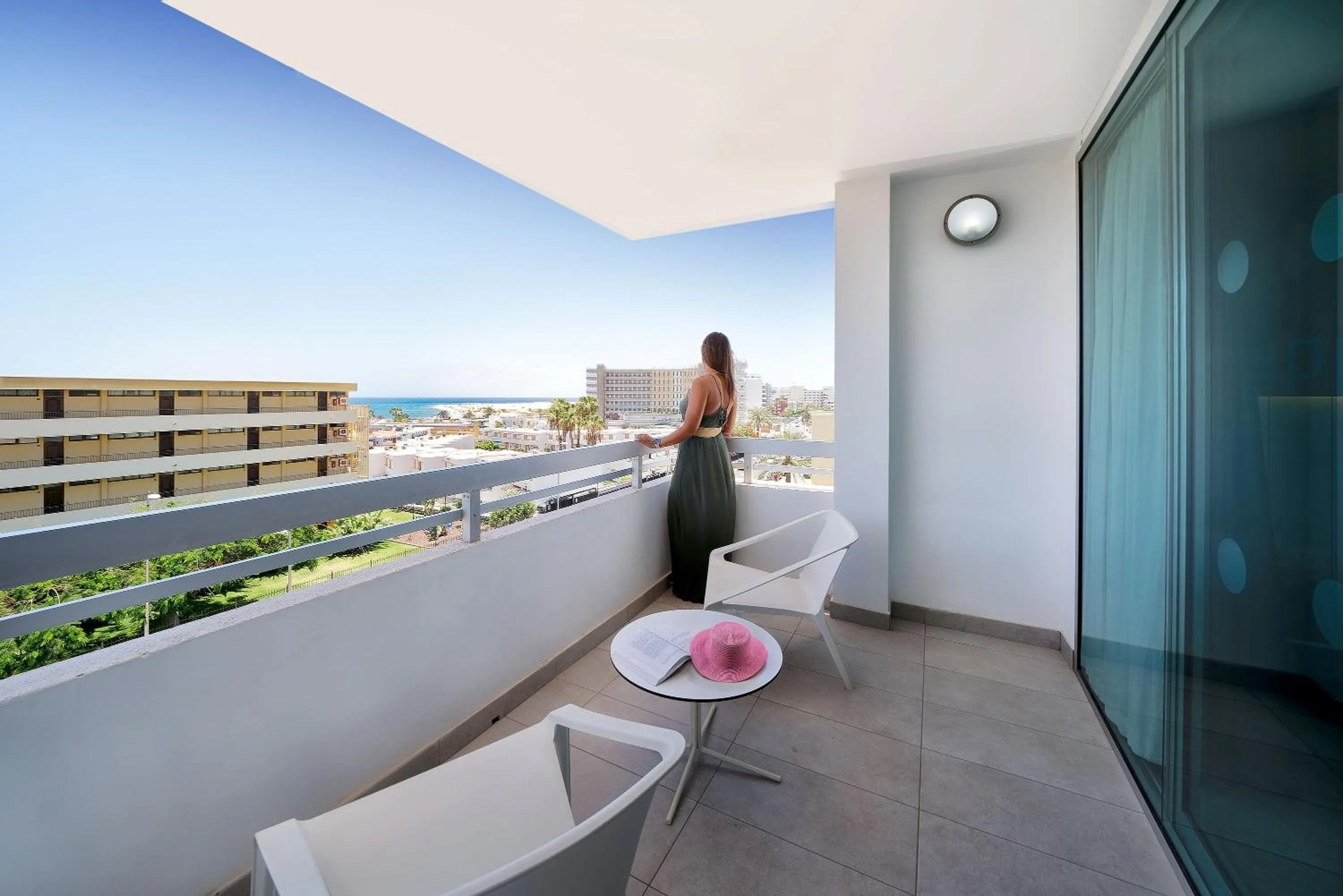 Balcony/Terrace in Akeah Broncemar