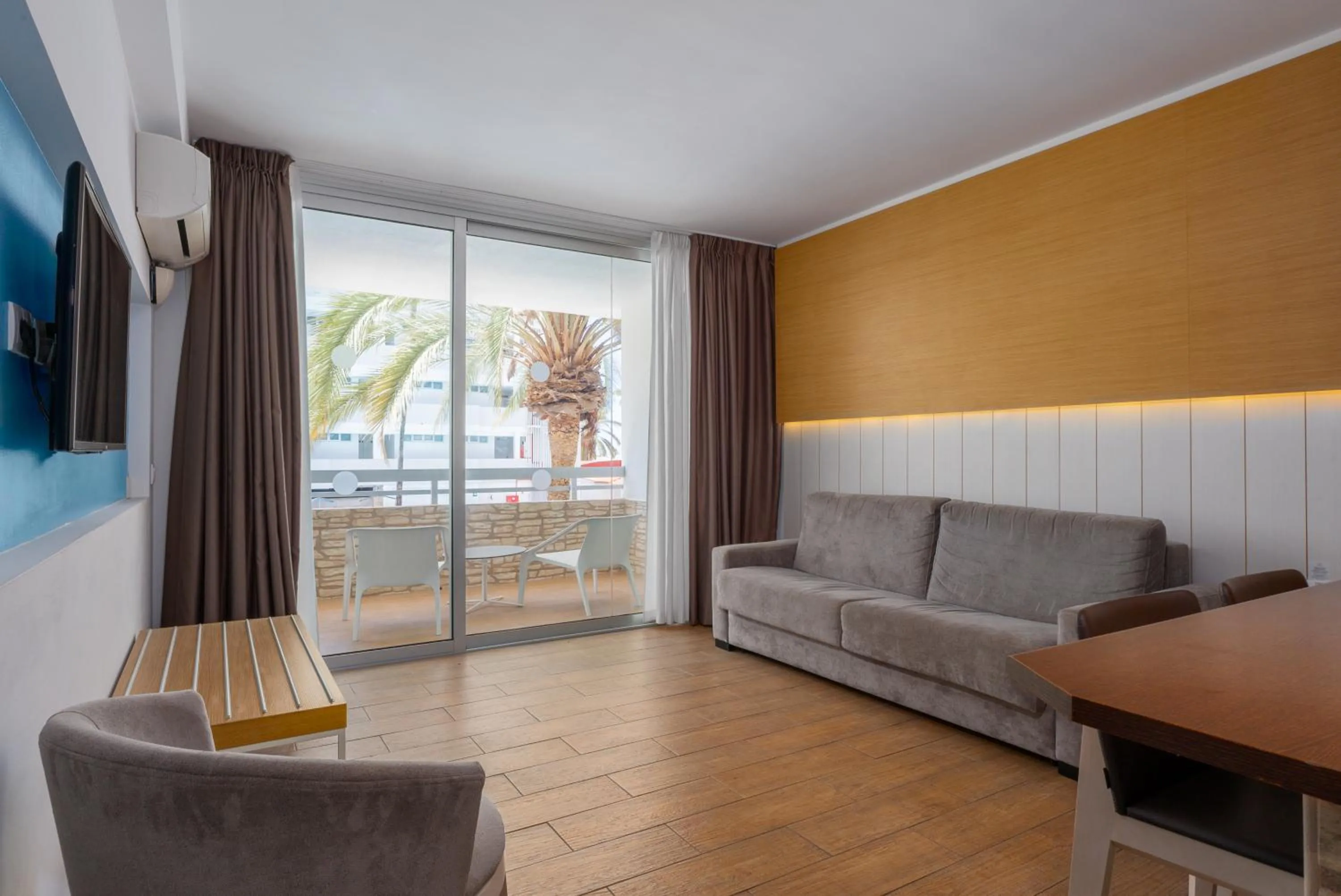 Living room in Akeah Broncemar