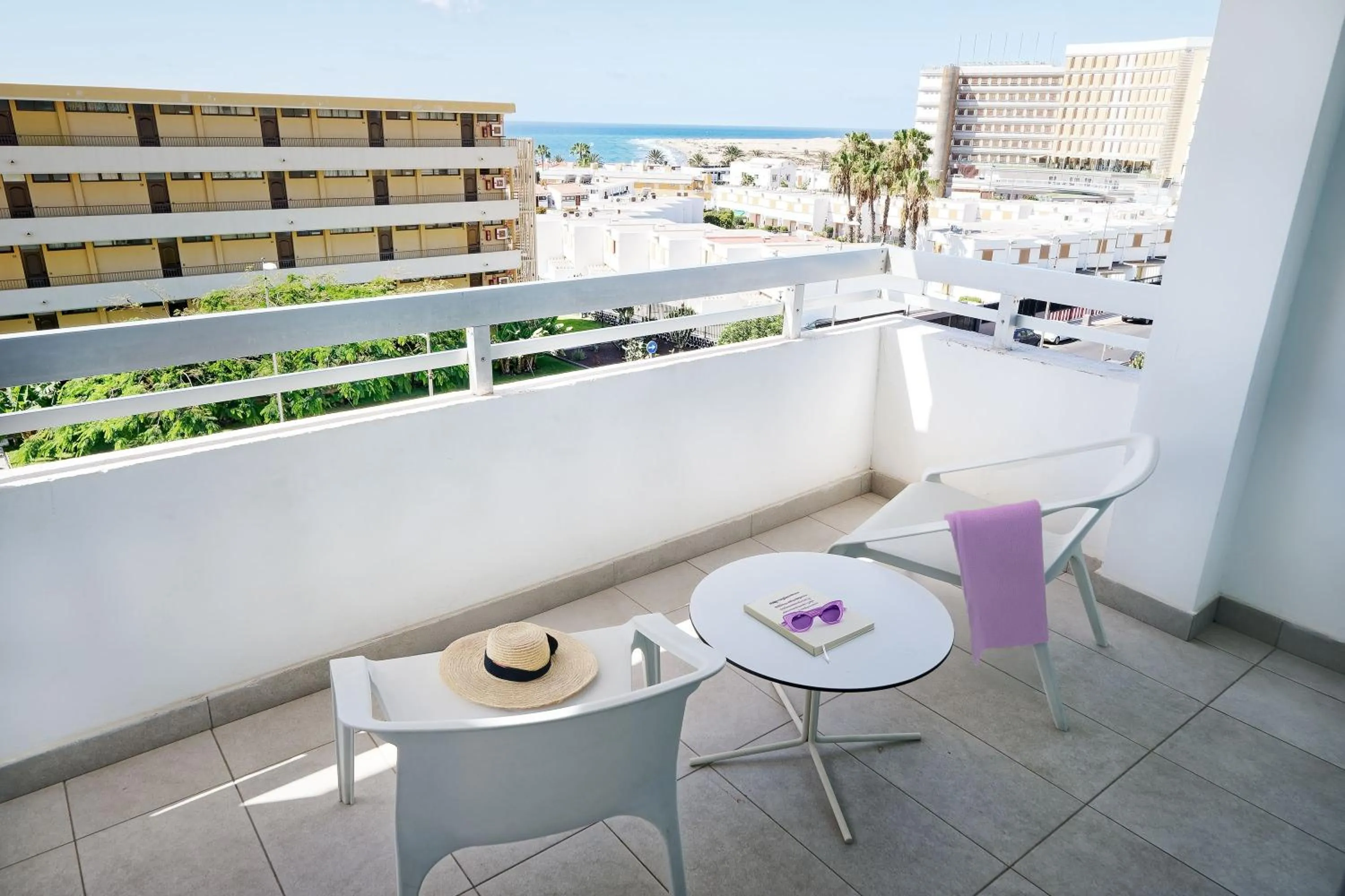 Balcony/Terrace in Akeah Broncemar