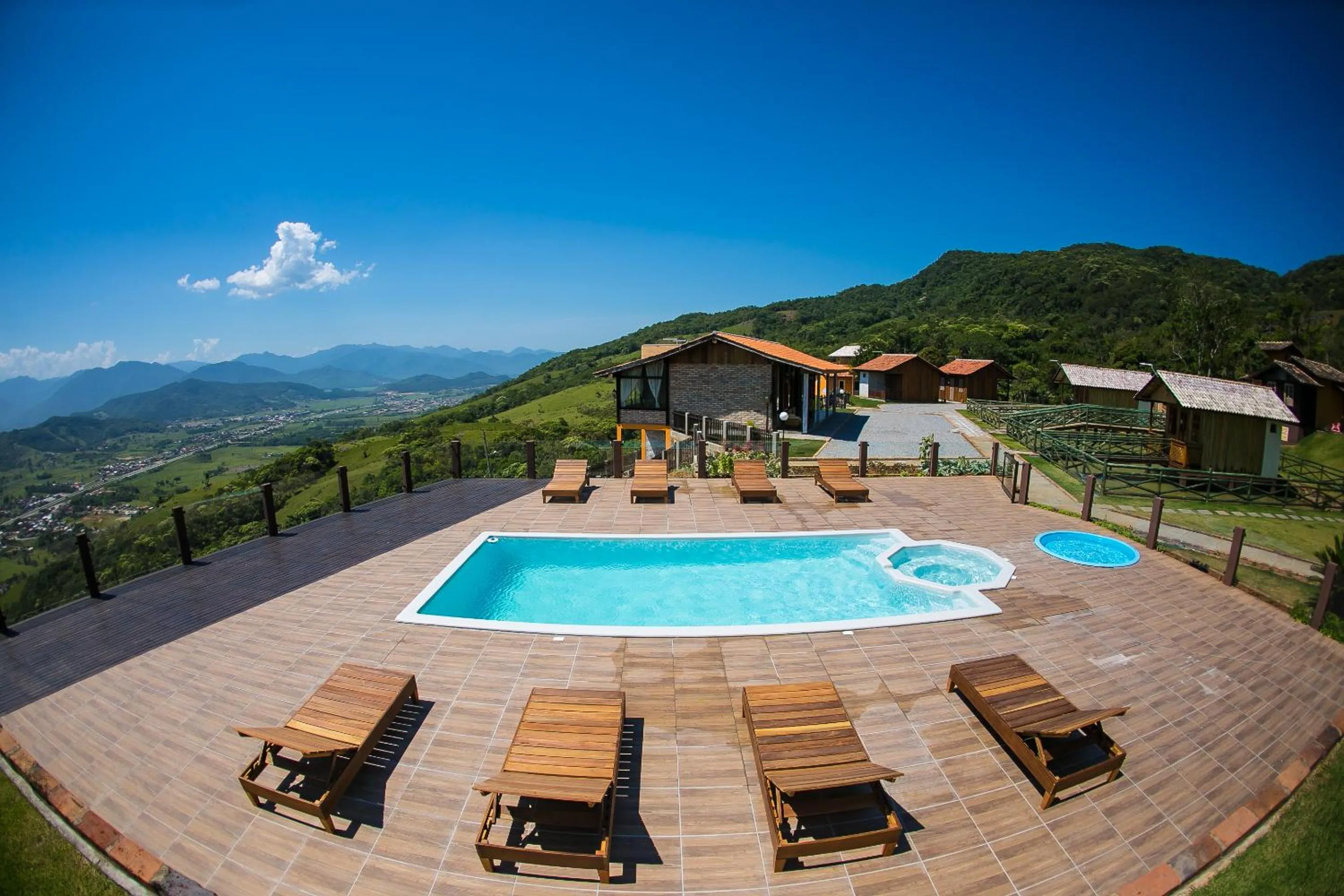 Swimming pool in Eco Mirante Hotel
