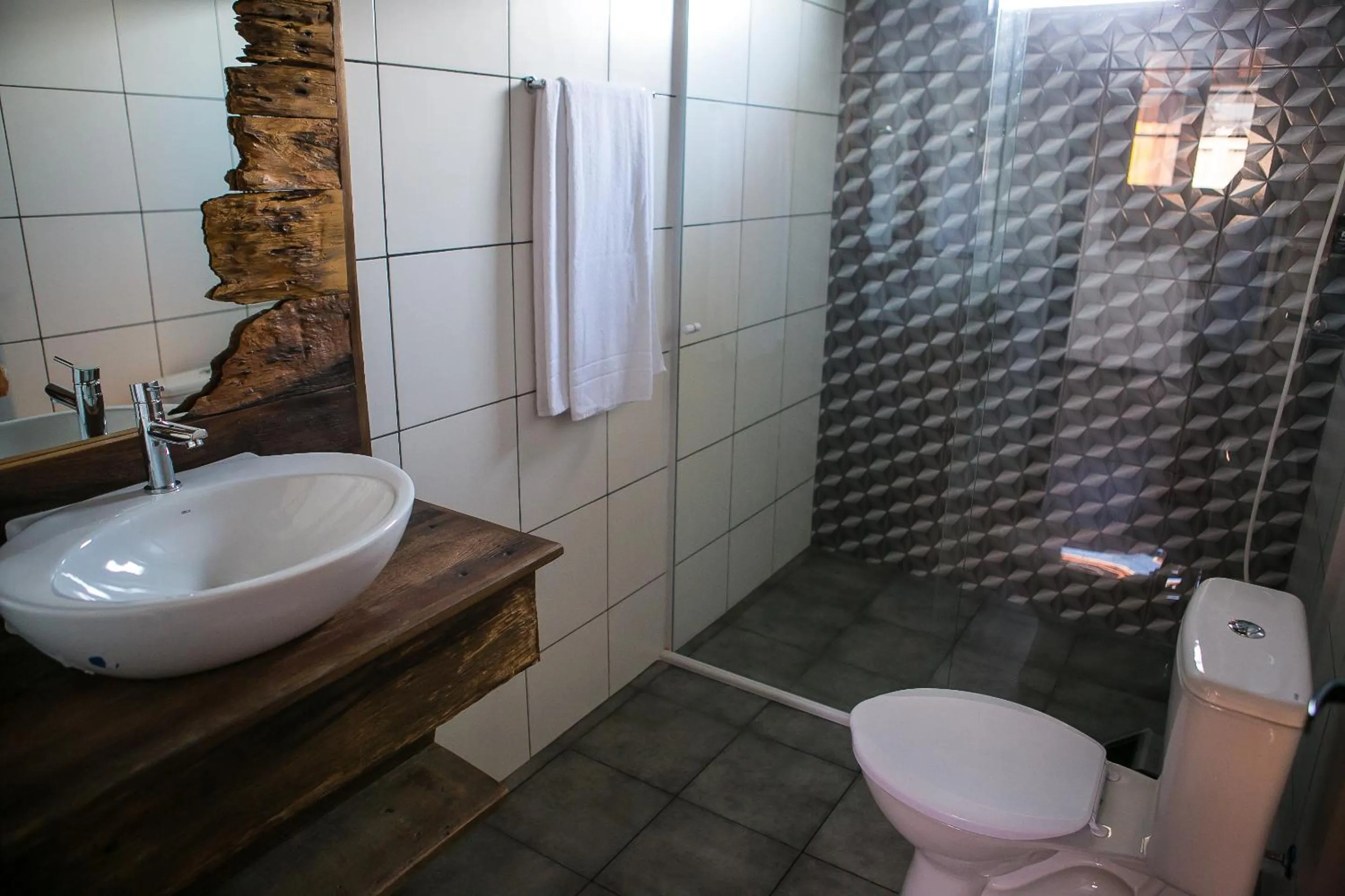 Shower in Eco Mirante Hotel