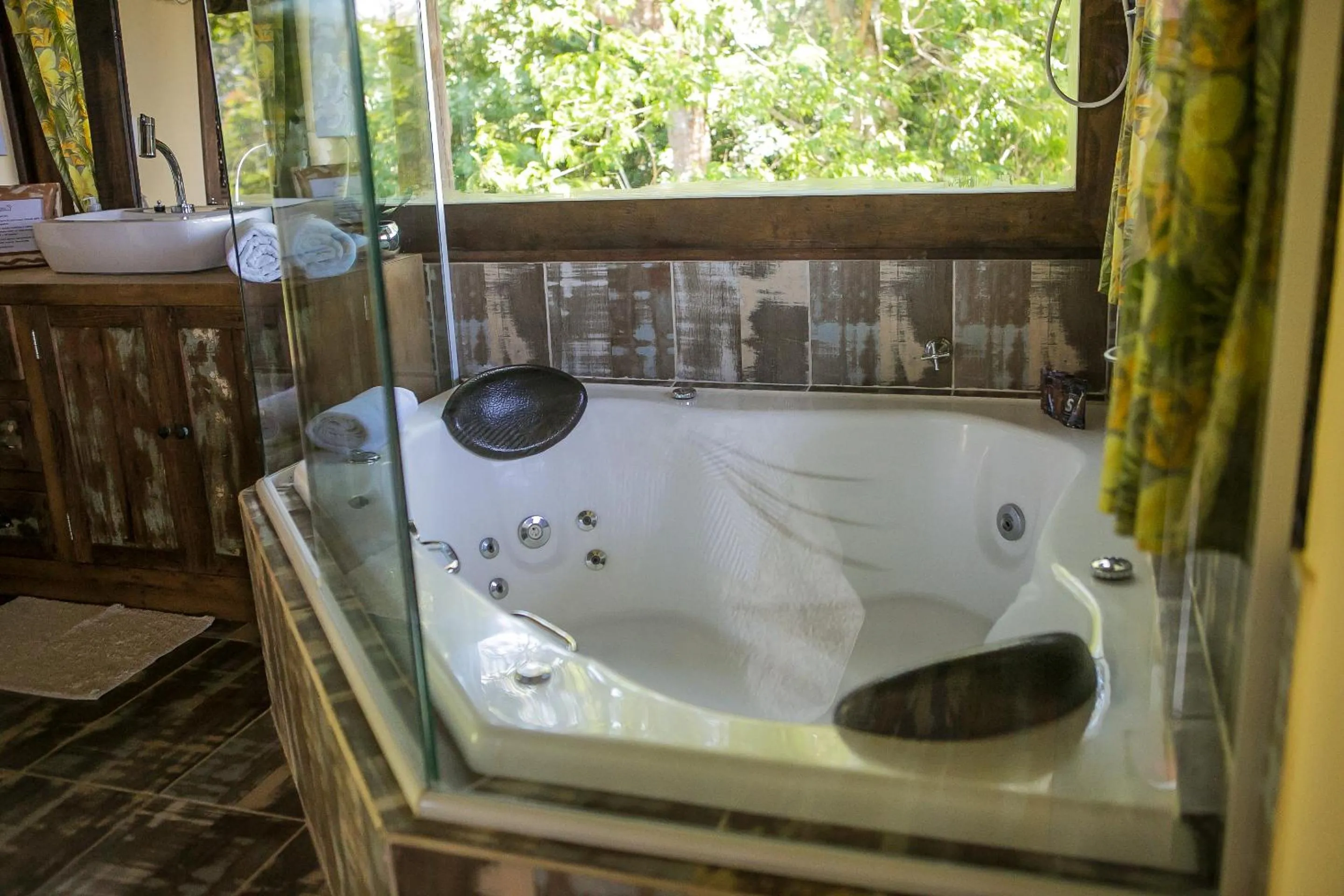 Hot Tub in Eco Mirante Hotel