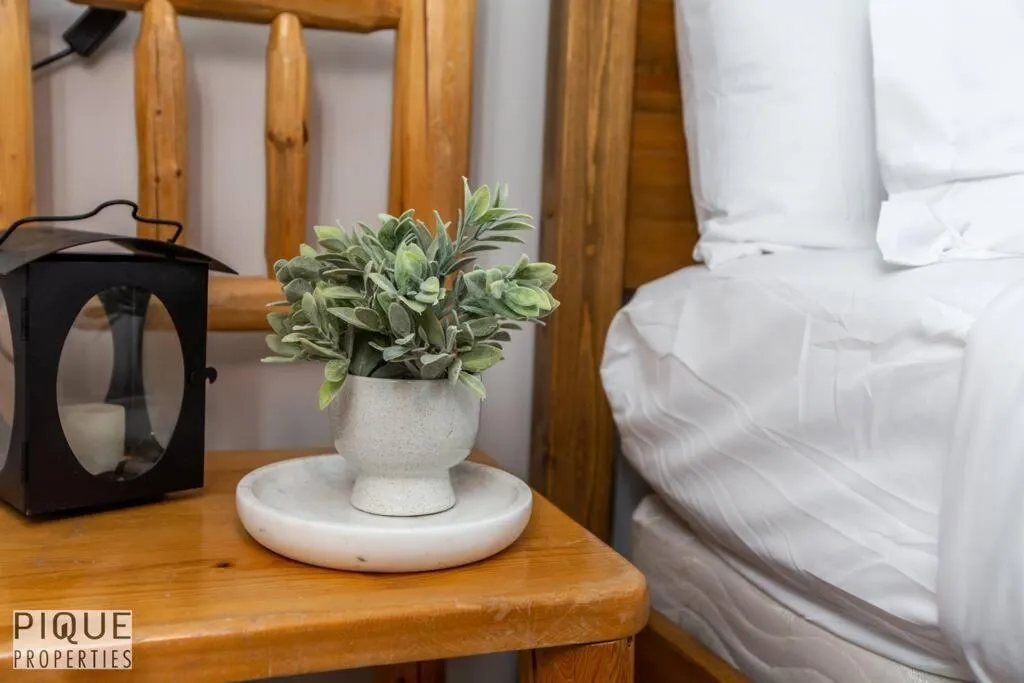 Decorative detail, Bed in NEW, Mountain Chic Suite, Whyte Avenue, Netflix, WiFi, Sleeps 6