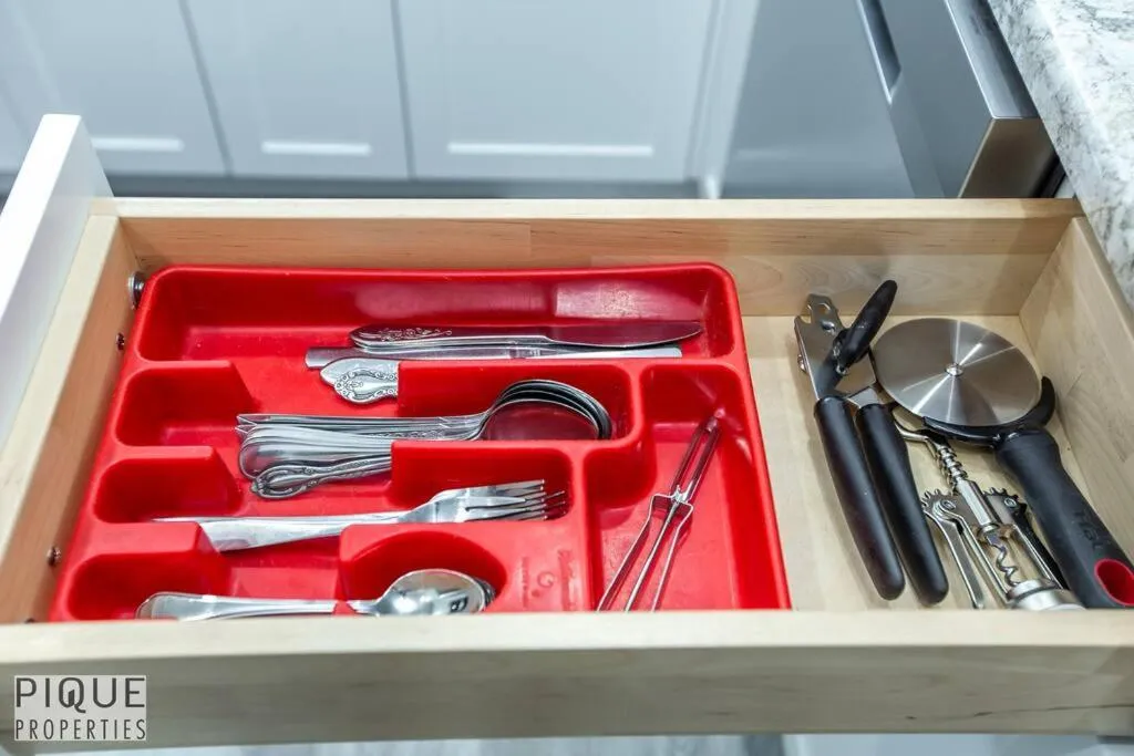 NEW, Mountain Chic Suite, Whyte Avenue, Netflix, WiFi, Sleeps 6