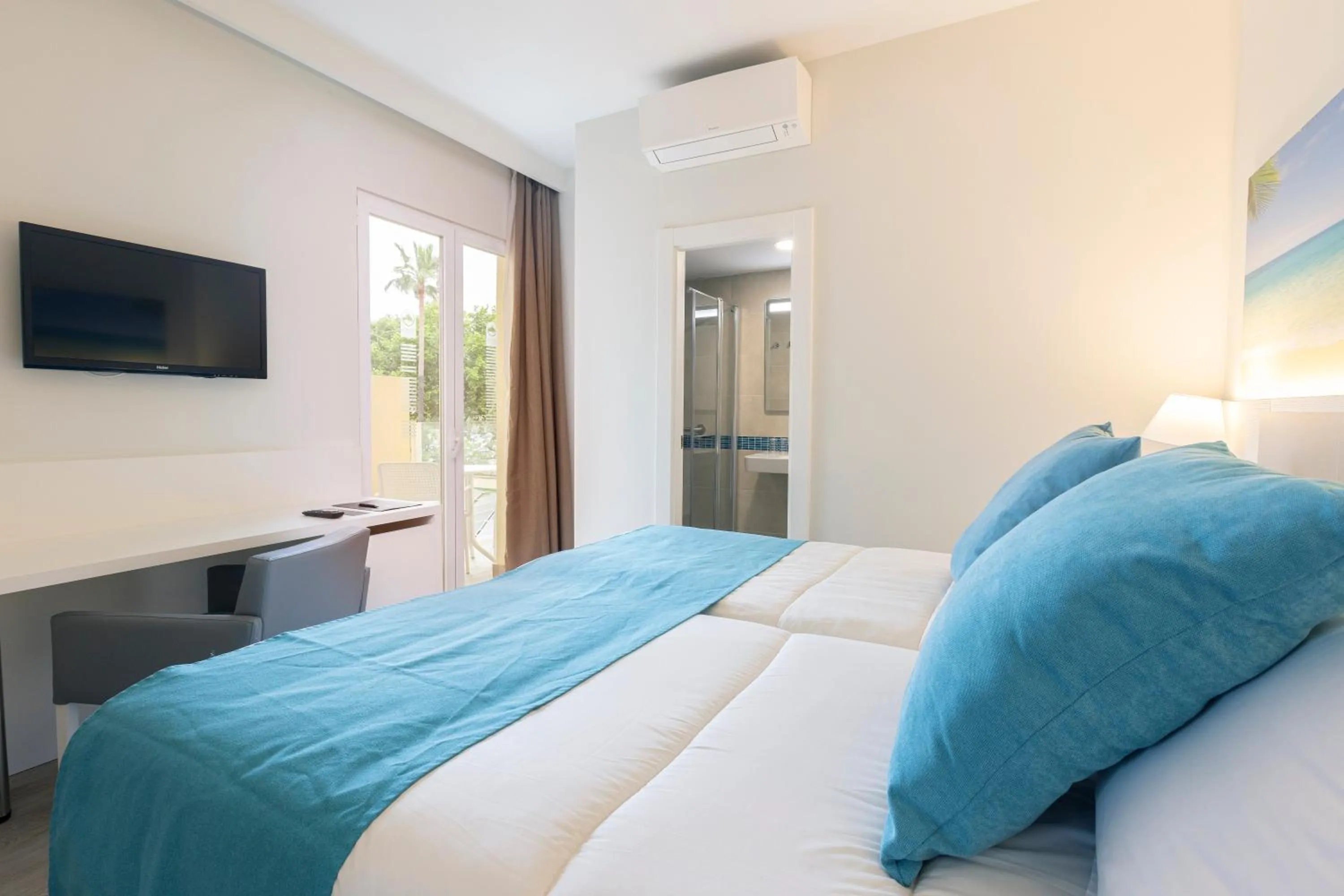 Bed in Invisa Hotel Es Pla - Adults Only