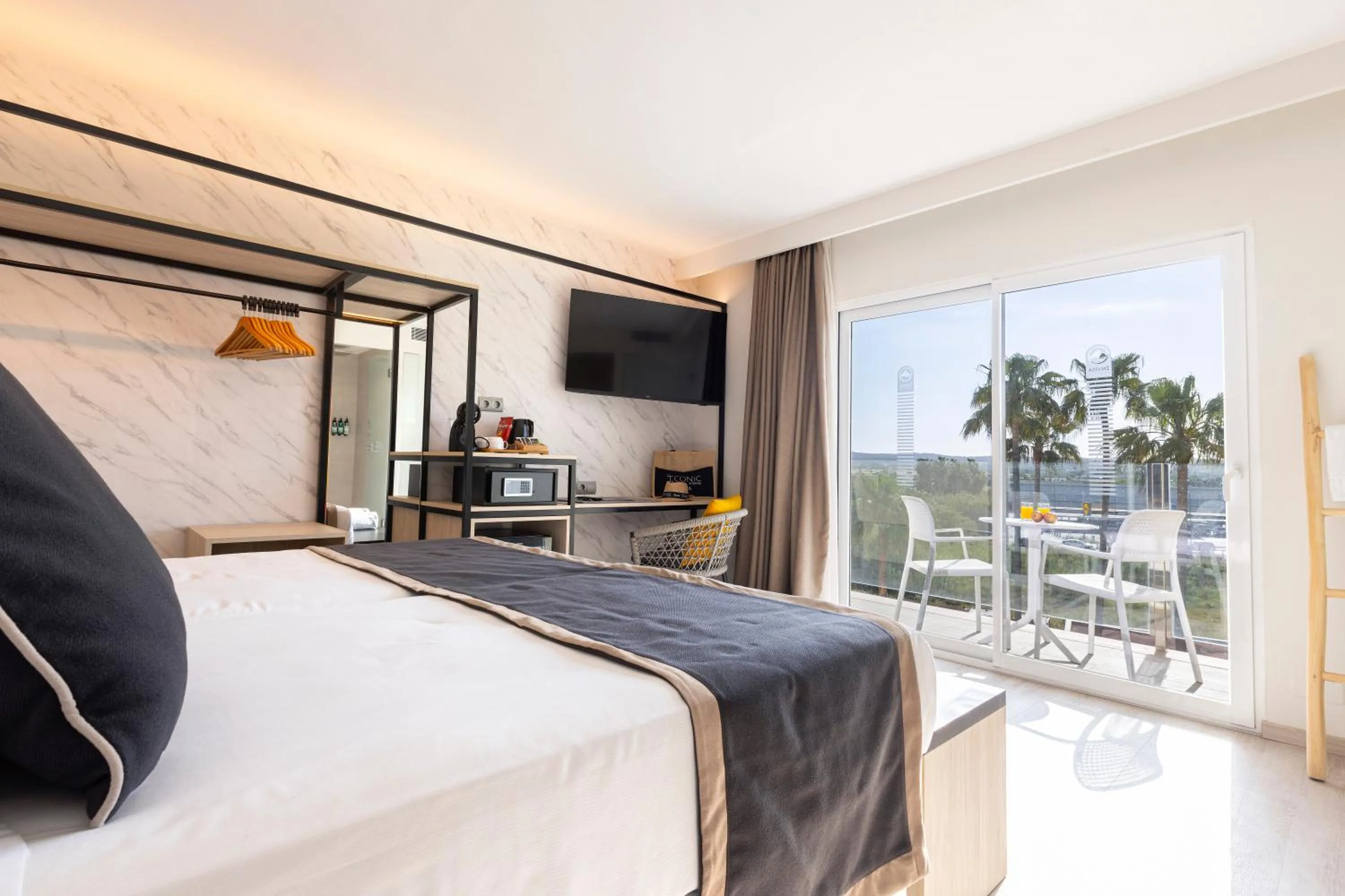 Bed in Invisa Hotel Es Pla - Adults Only