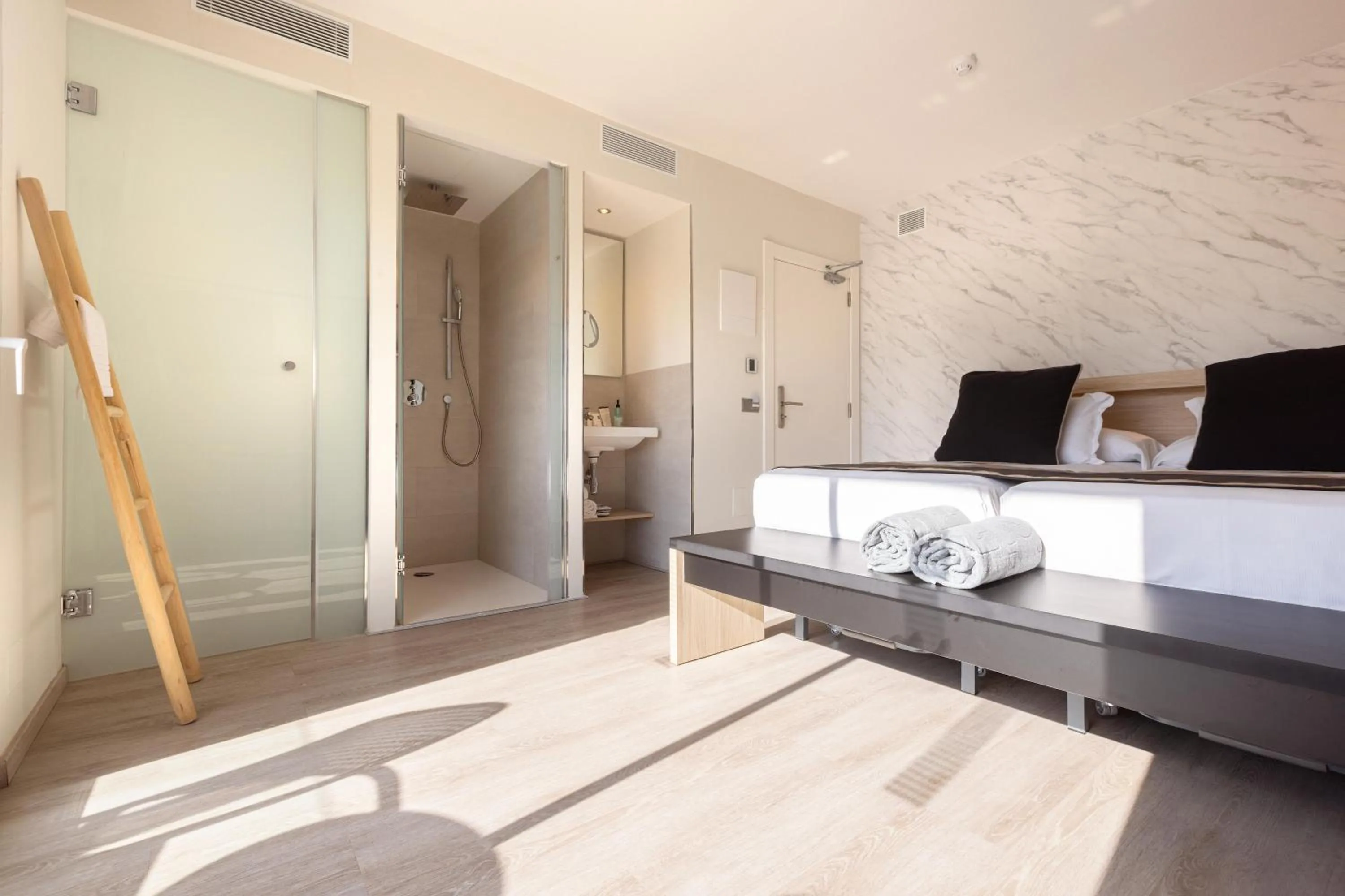 Bathroom, Bed in Invisa Hotel Es Pla - Adults Only