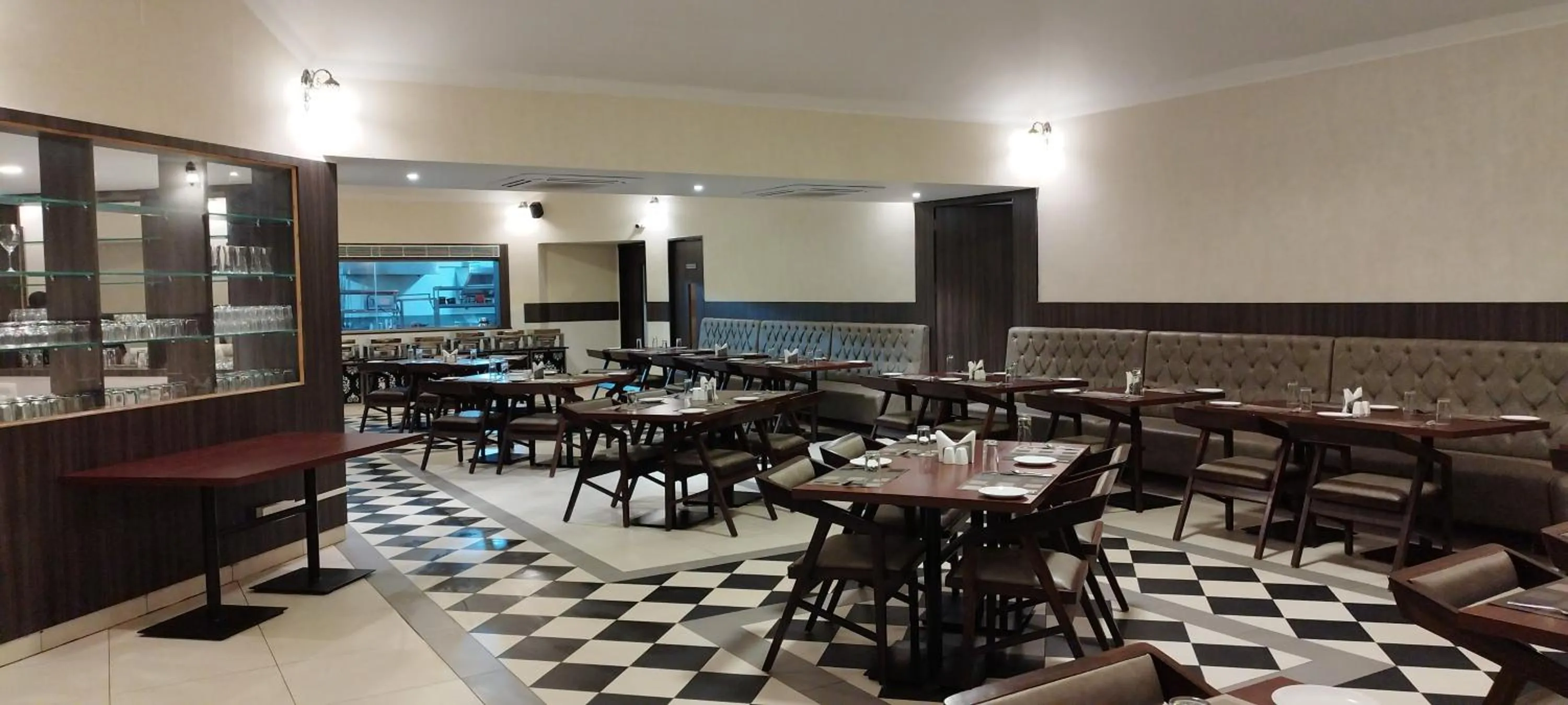 Restaurant/places to eat in Mayur Belgaum Presidency Hotel & Spa