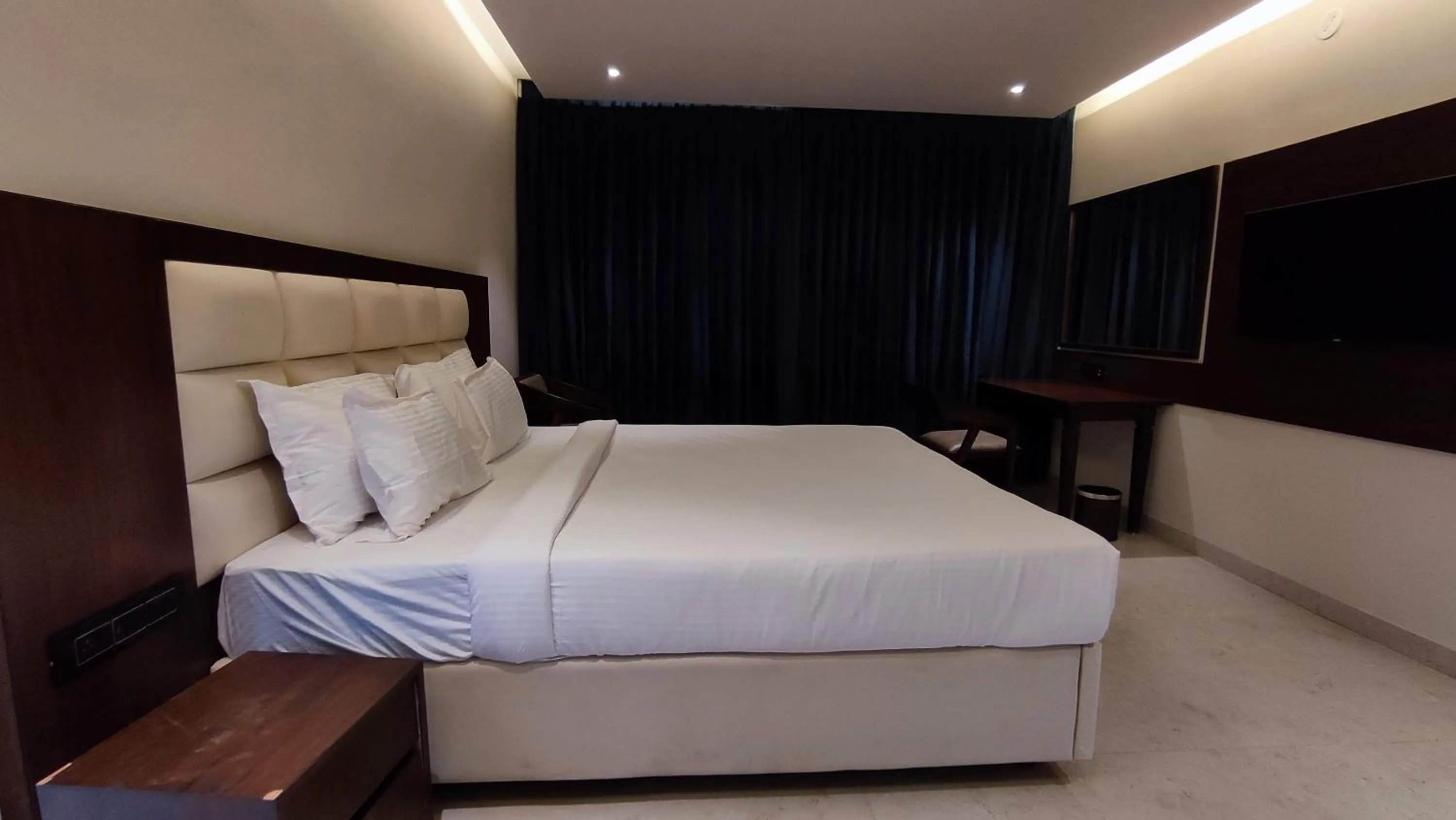 Bedroom, Bed in Mayur Belgaum Presidency Hotel & Spa