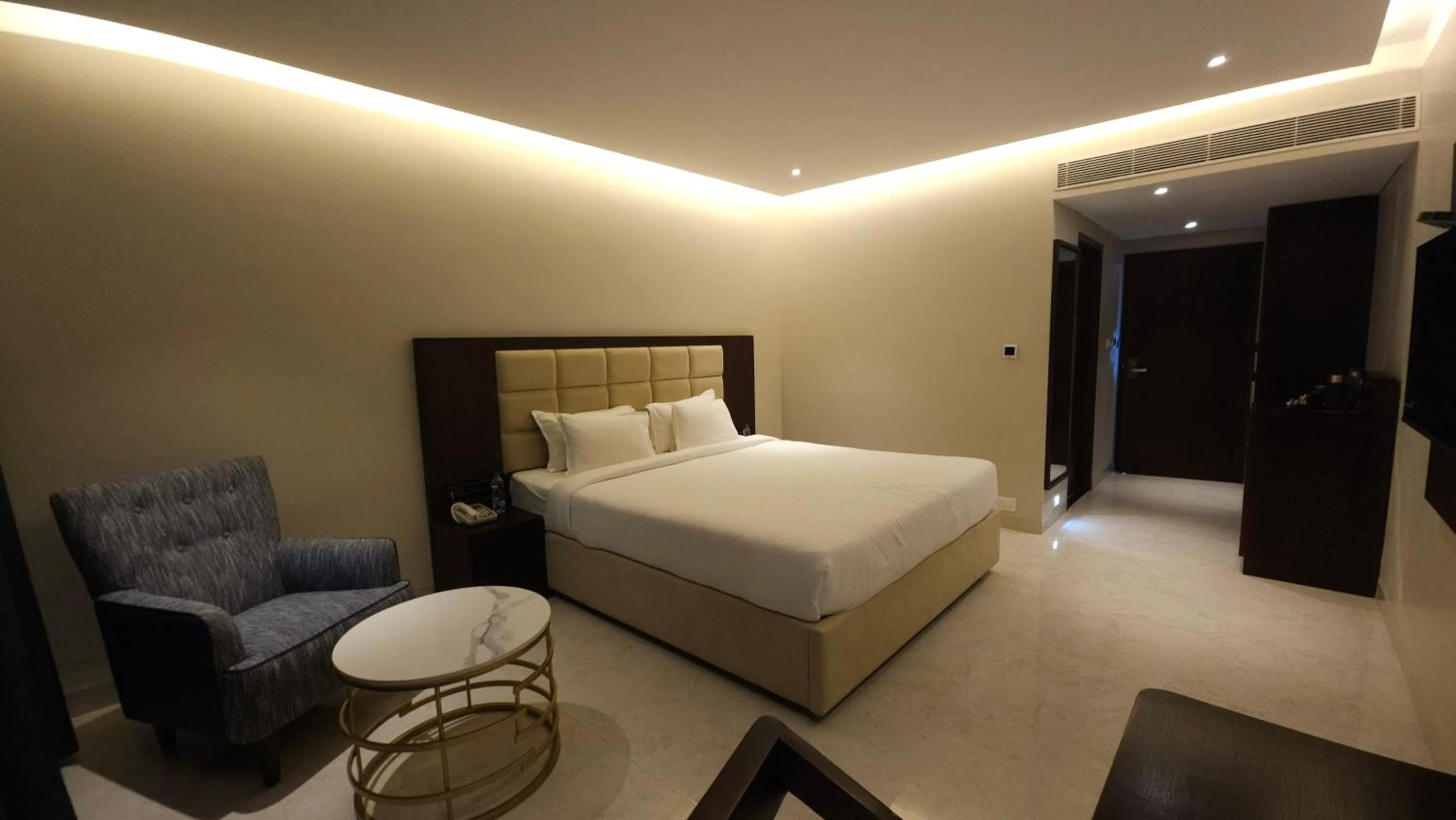 Bed in Mayur Belgaum Presidency Hotel & Spa