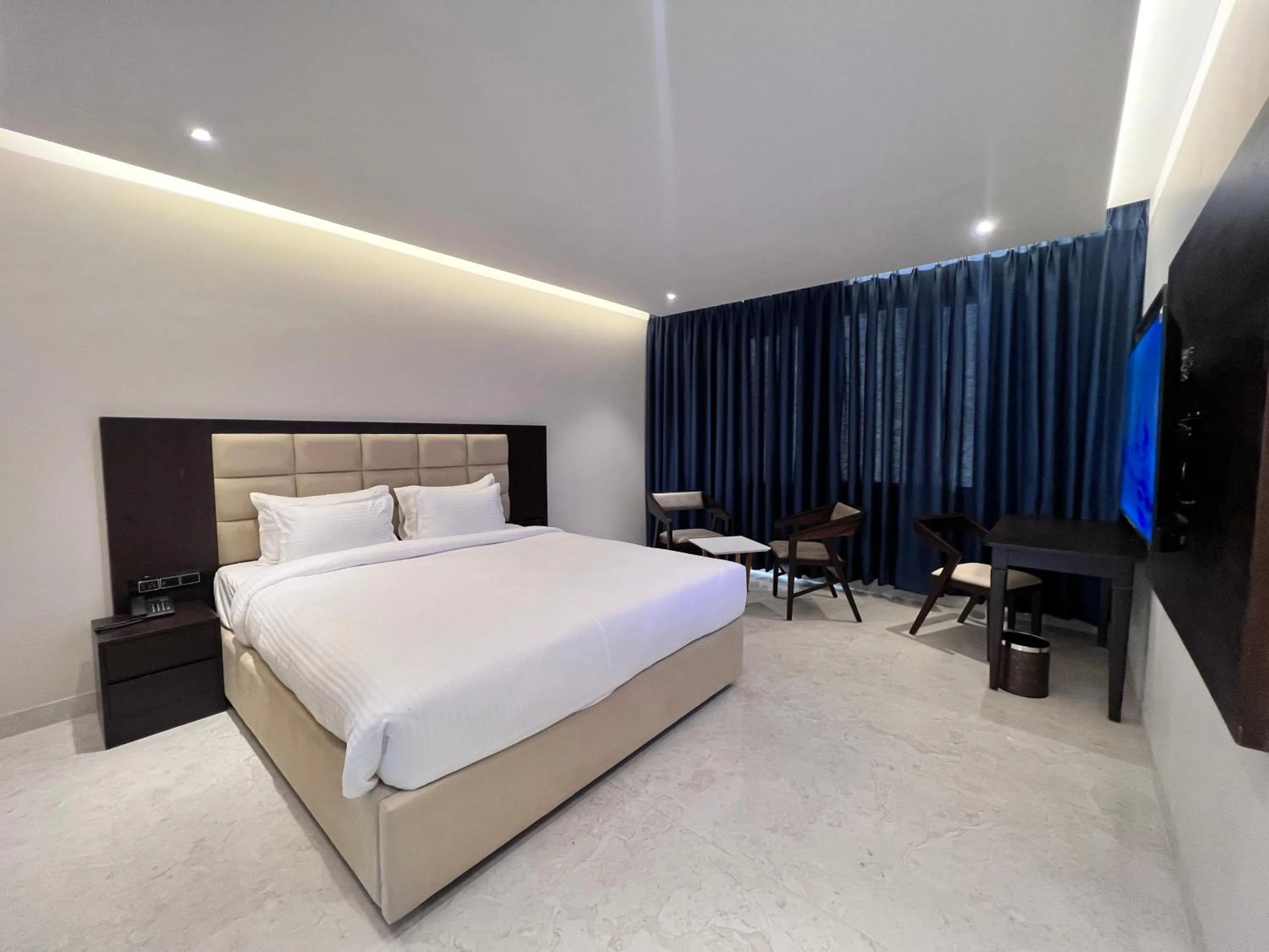 Bed in Mayur Belgaum Presidency Hotel & Spa