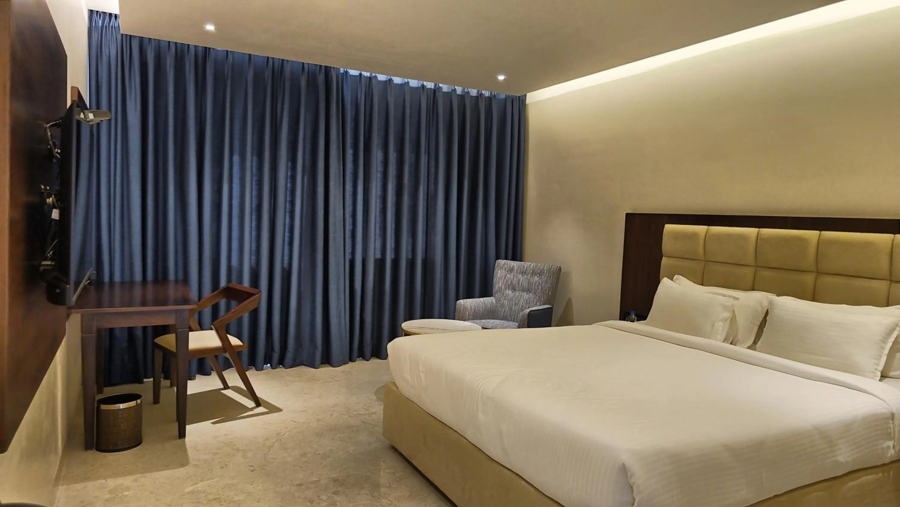 Bed in Mayur Belgaum Presidency Hotel & Spa