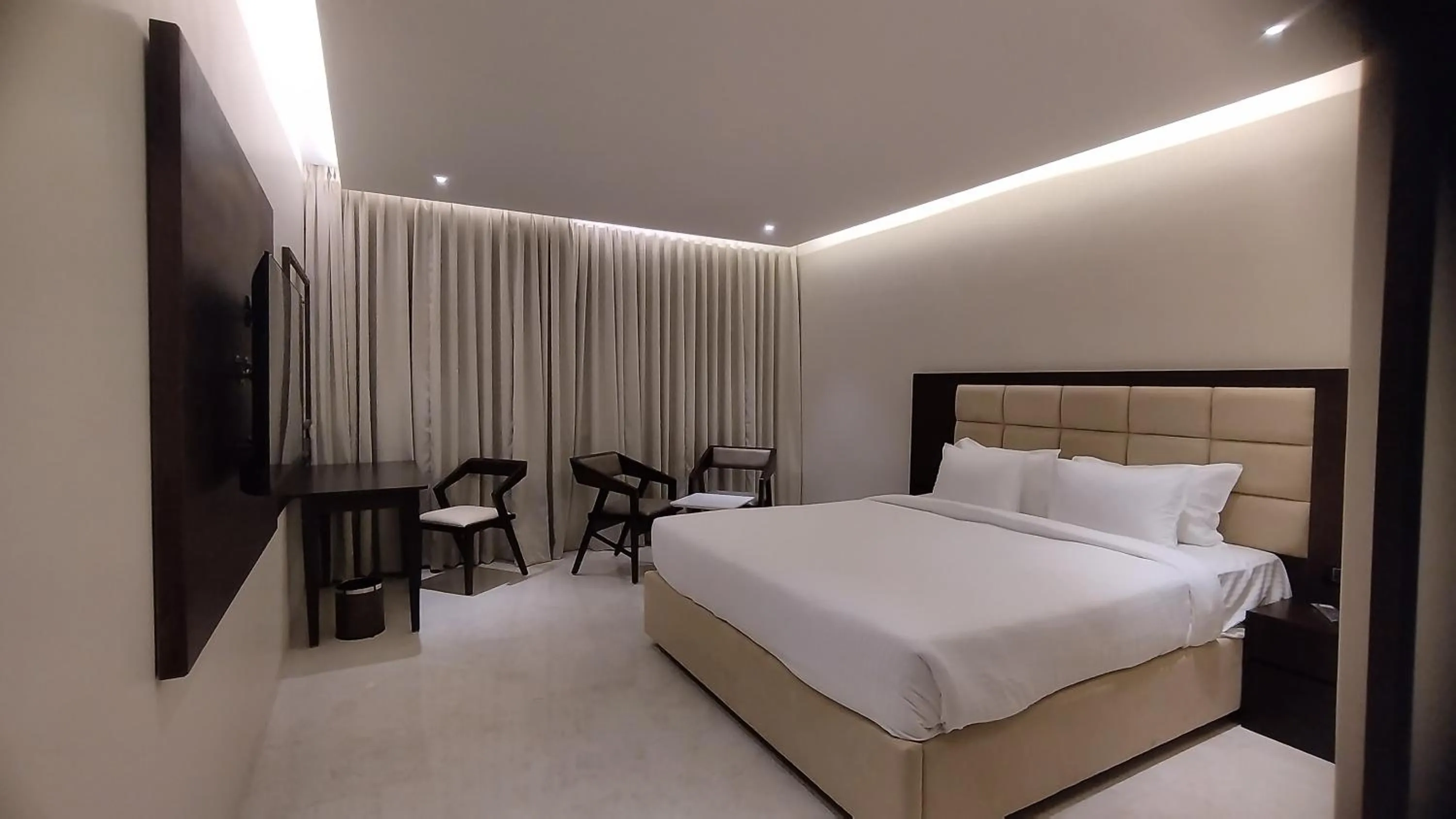 Bedroom, Bed in Mayur Belgaum Presidency Hotel & Spa