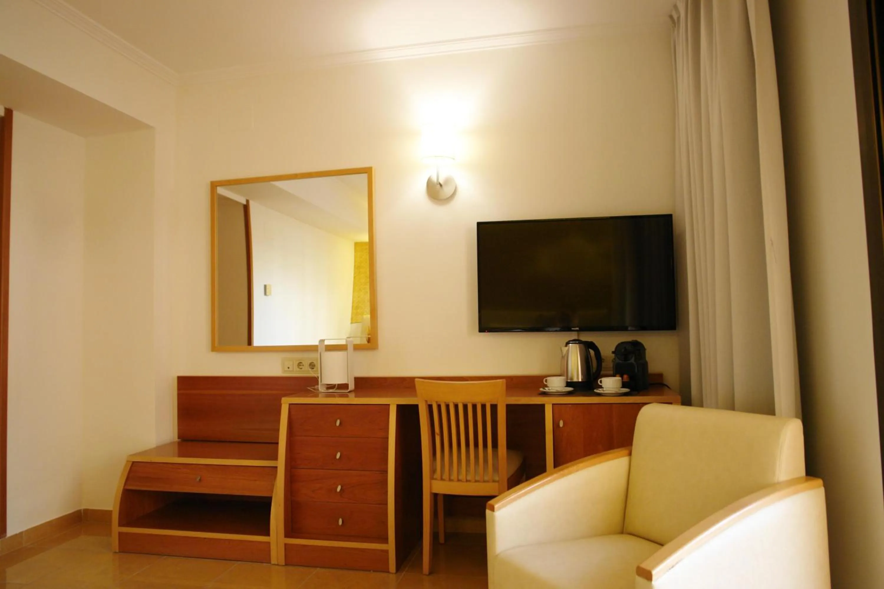 Photo of the whole room in Invisa Hotel La Cala