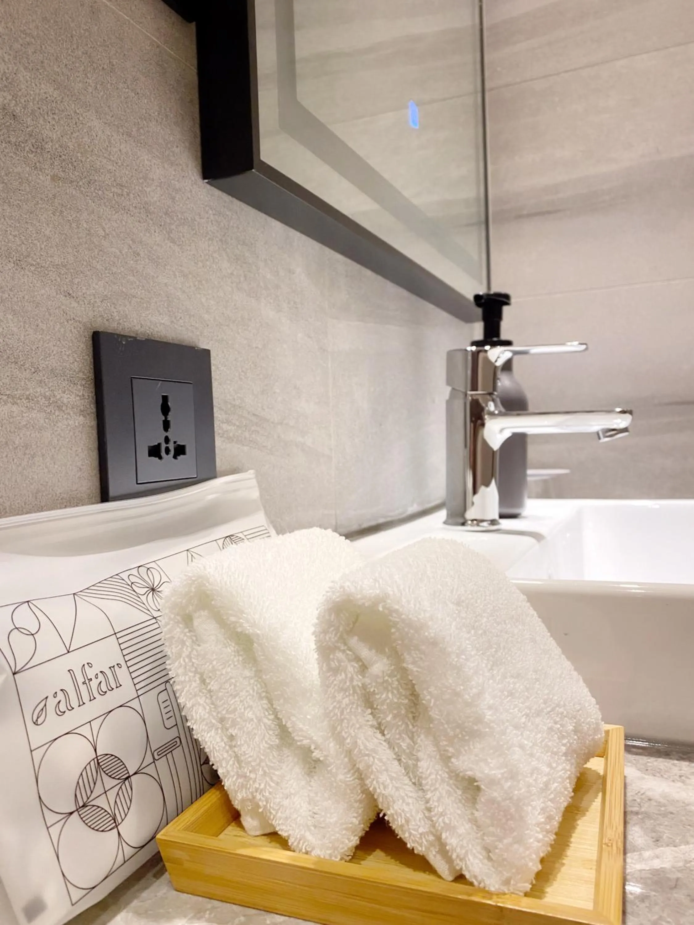 Bathroom, Bed in alfar Hotel