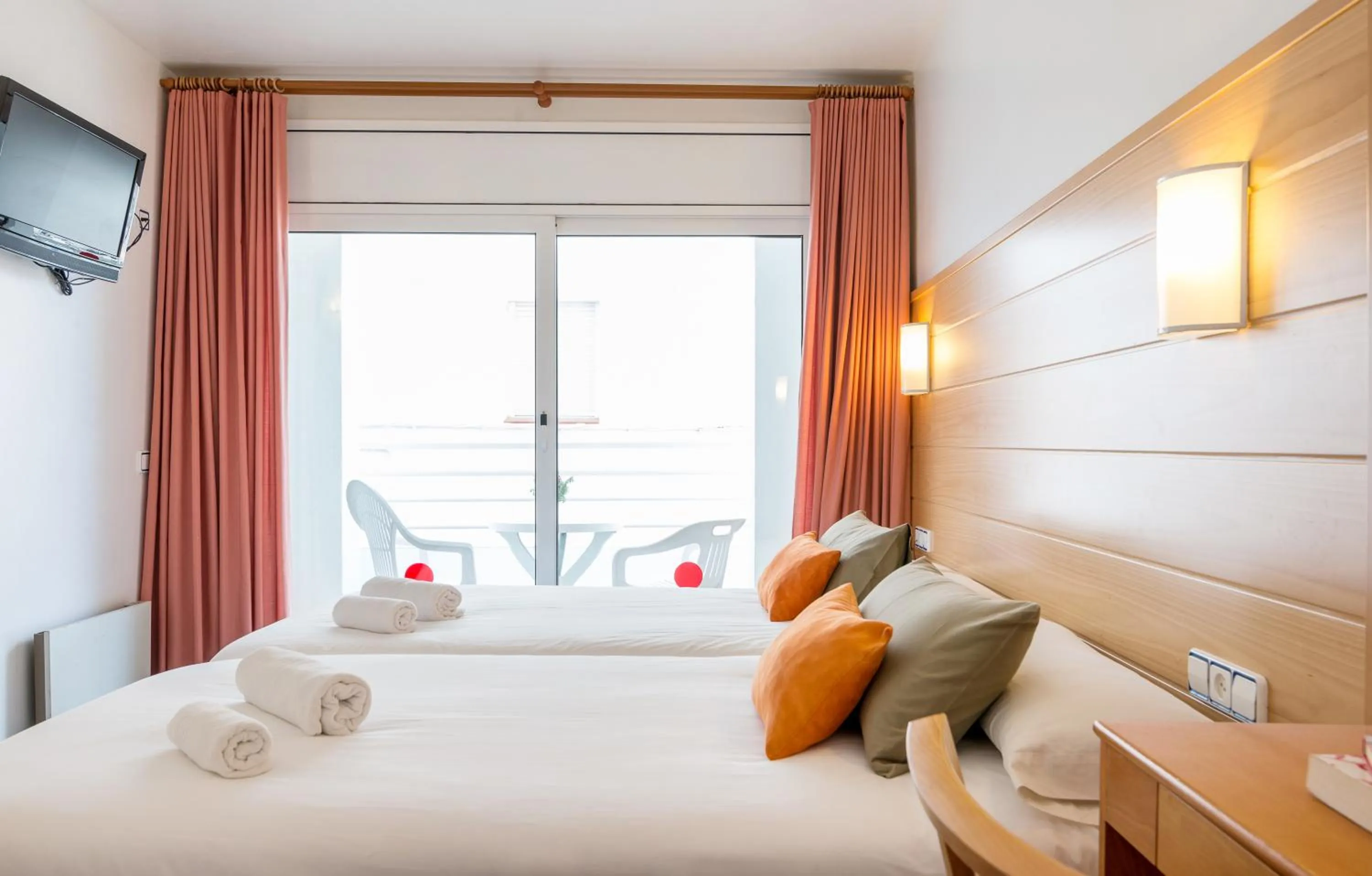 Photo of the whole room in Hotel & Diving Les Illes