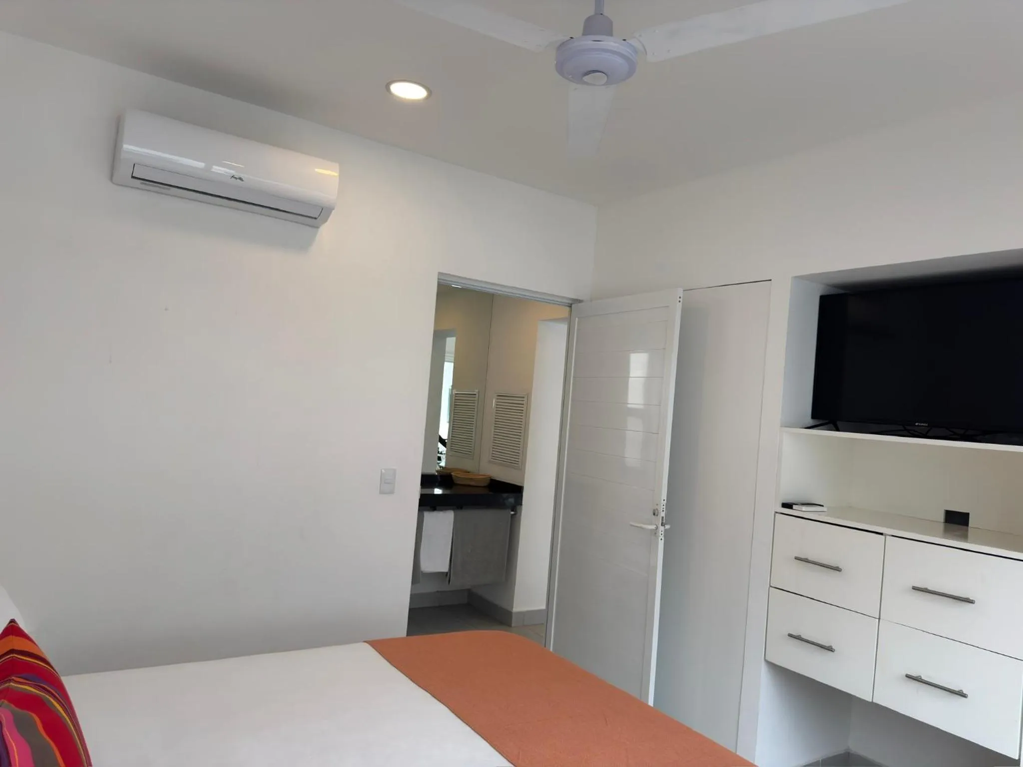 Bed in Papaya Condo Acapulco Diamante -Solo Adultos