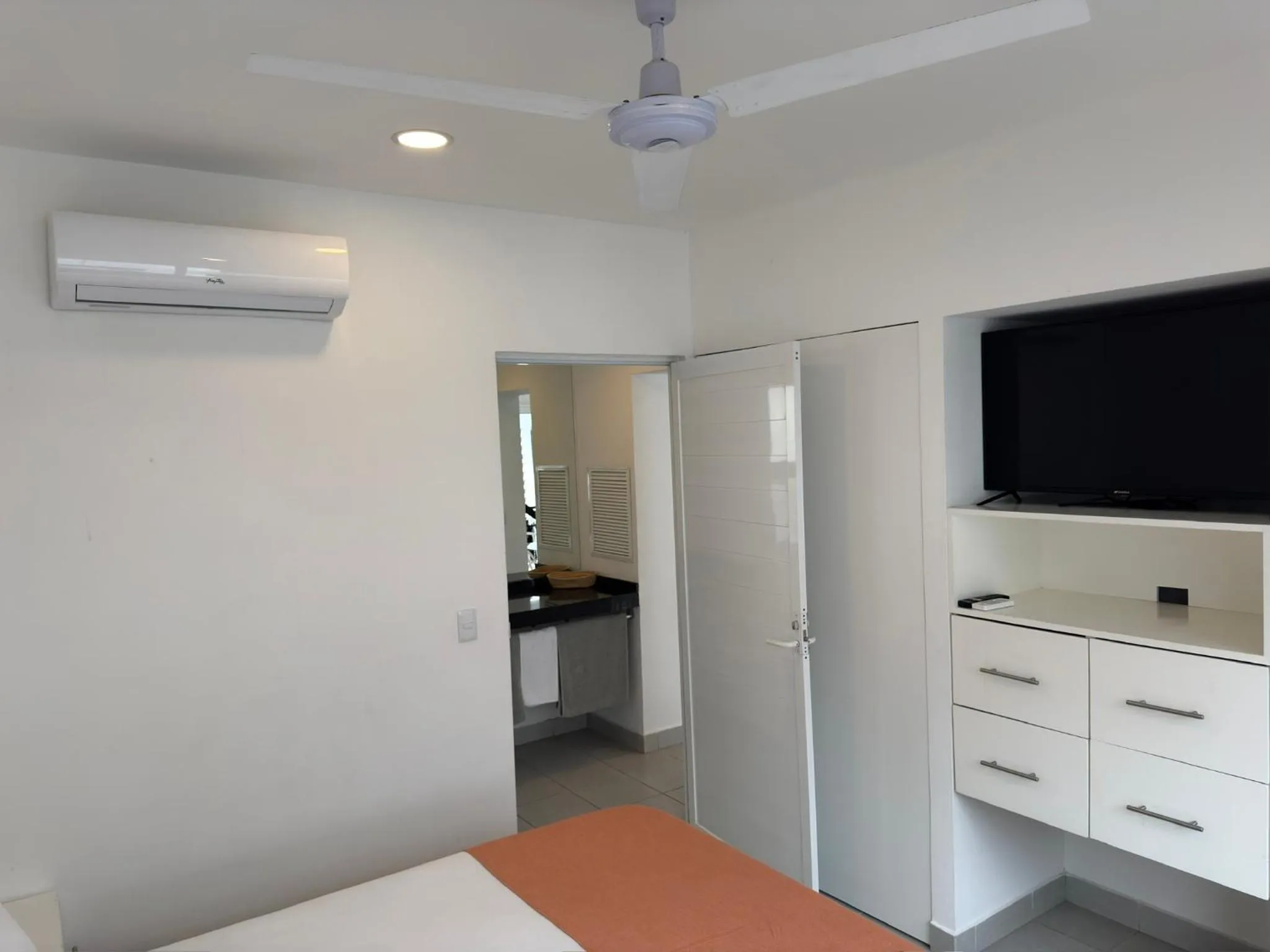 Bed in Papaya Condo Acapulco Diamante -Solo Adultos