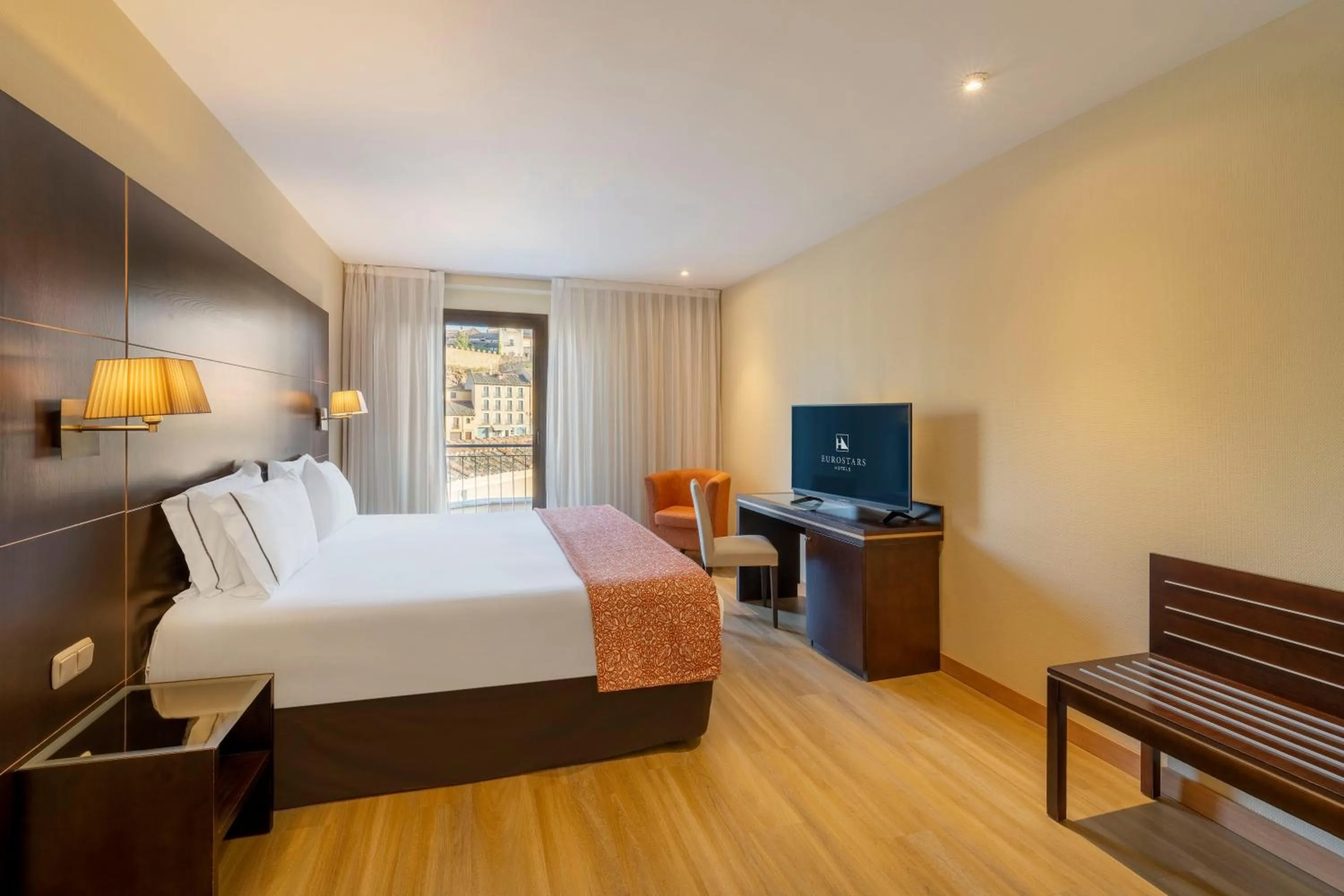 Bedroom, Bed in Eurostars Plaza Acueducto