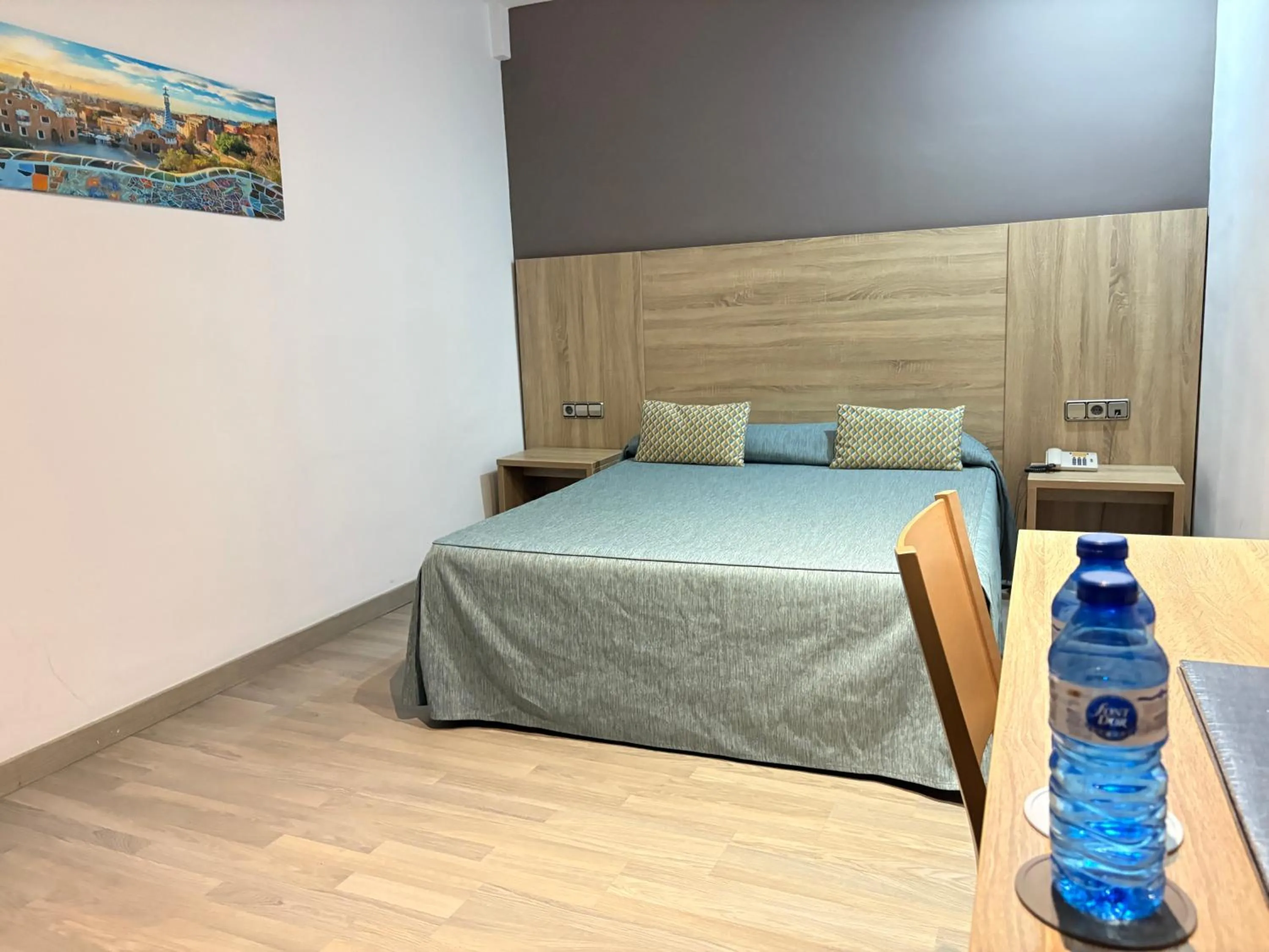 Photo of the whole room, Bed in Ramblas Hotel