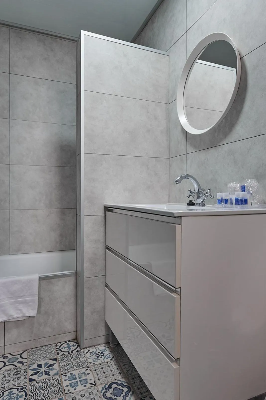 Bathroom in Ramblas Hotel