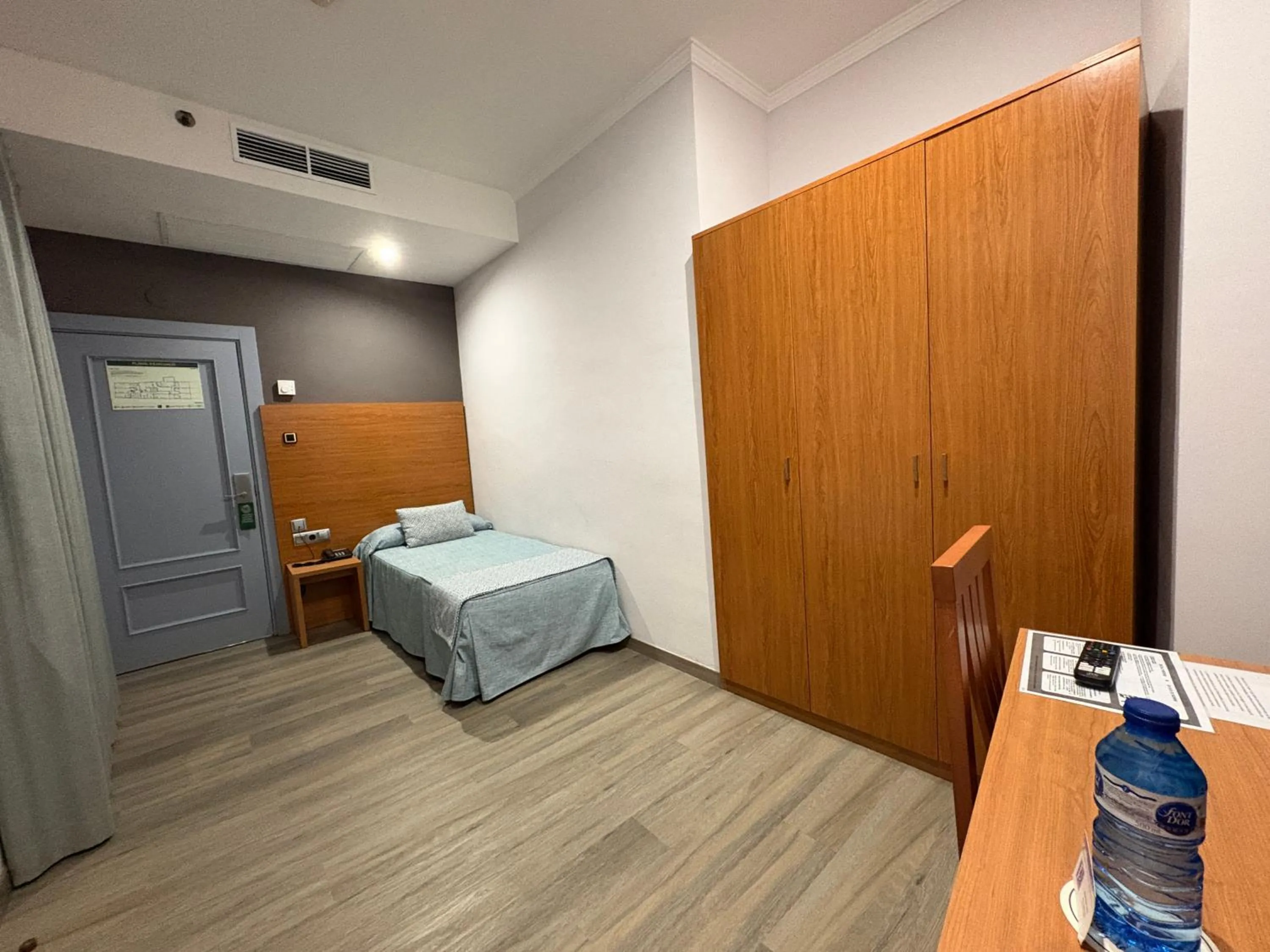 Photo of the whole room in Ramblas Hotel