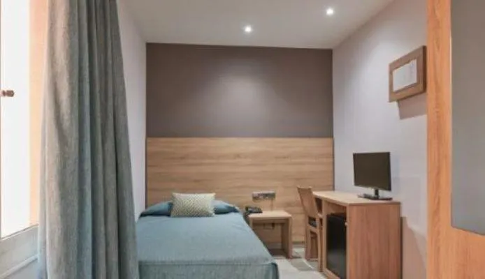 Photo of the whole room, Bed in Ramblas Hotel