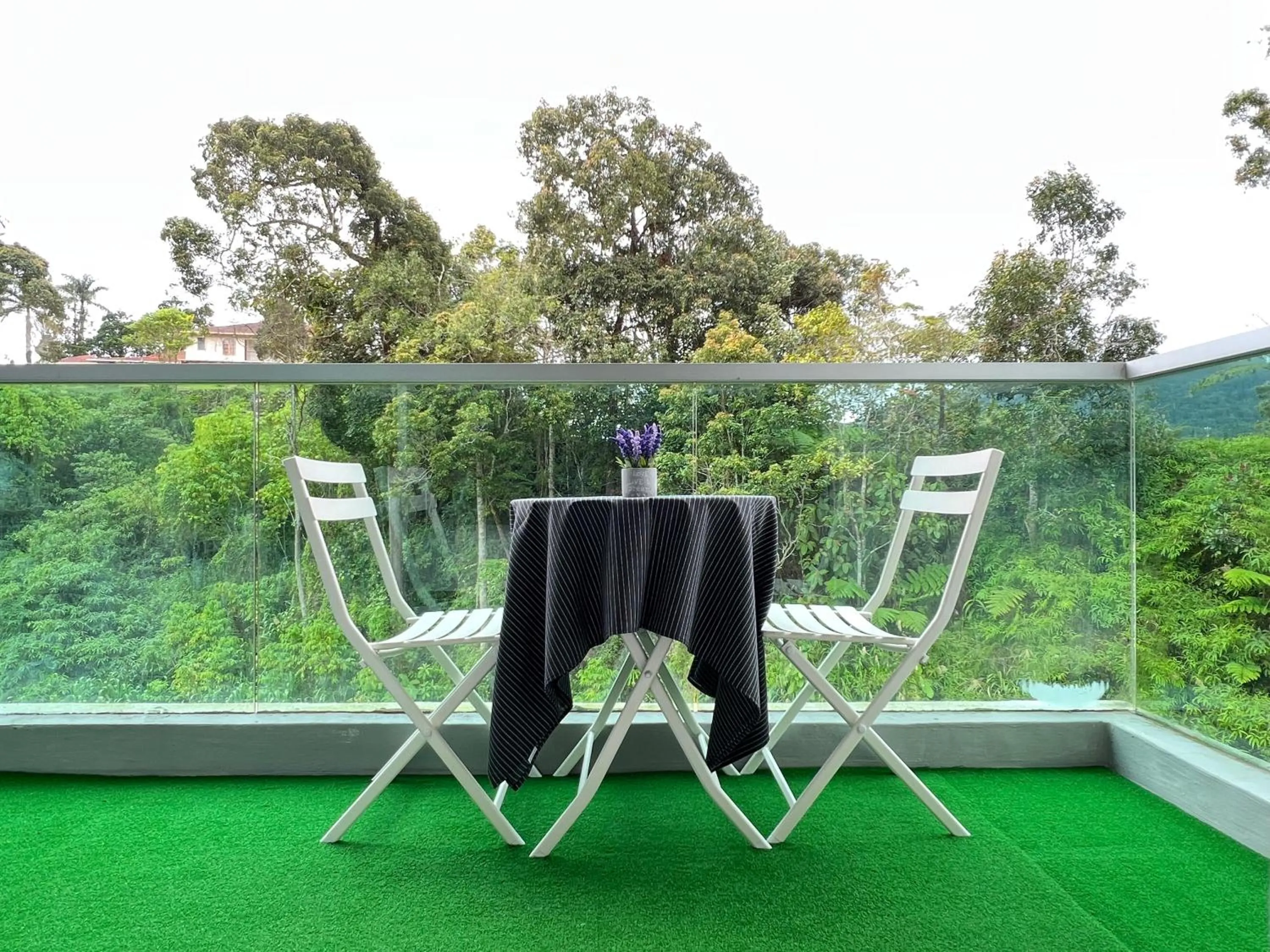 Balcony/Terrace in Cozystay @ The Quintet, Cameron