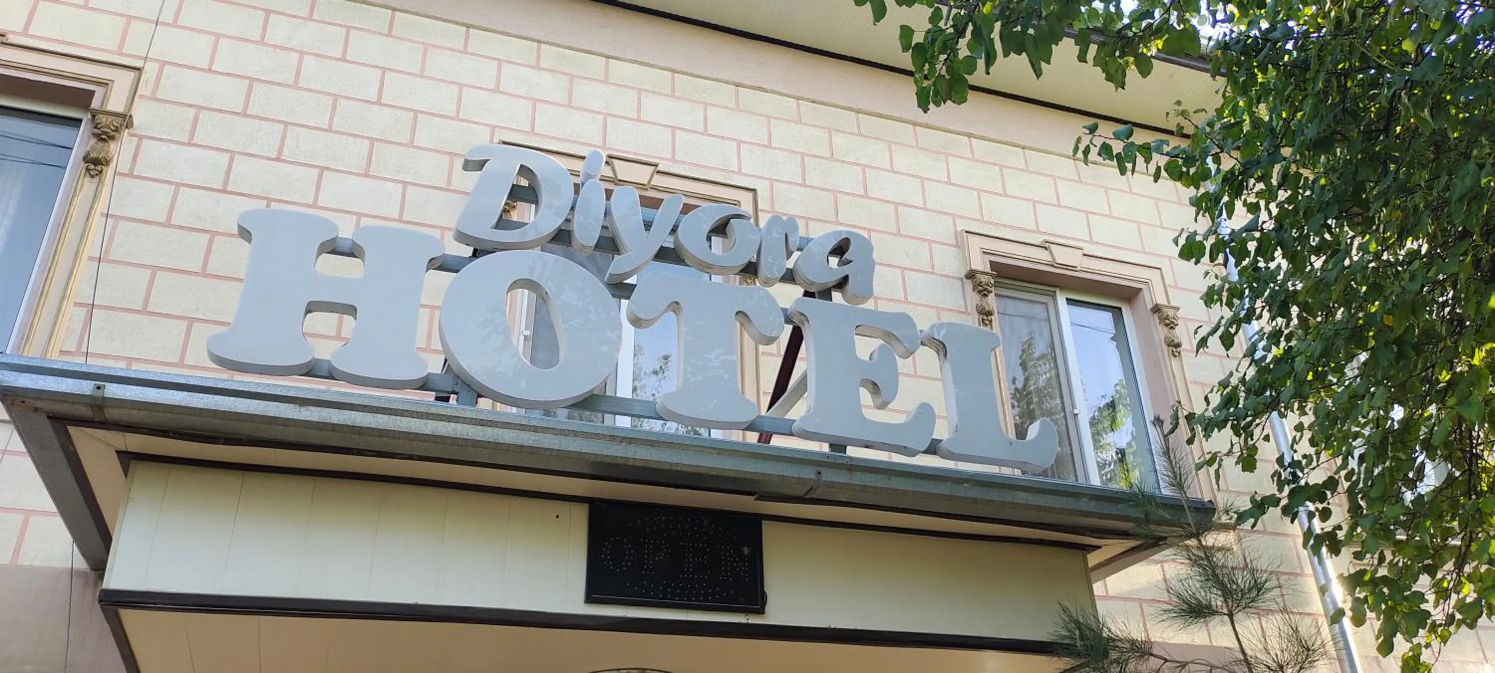 Facade/entrance in Diyora Hostel