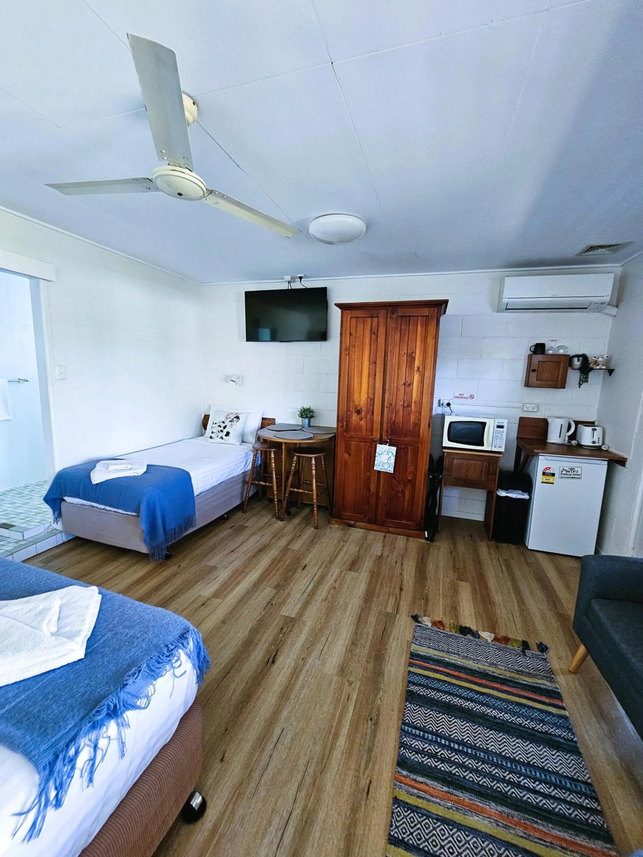 TV and multimedia, Bed in Kilcoy Motel