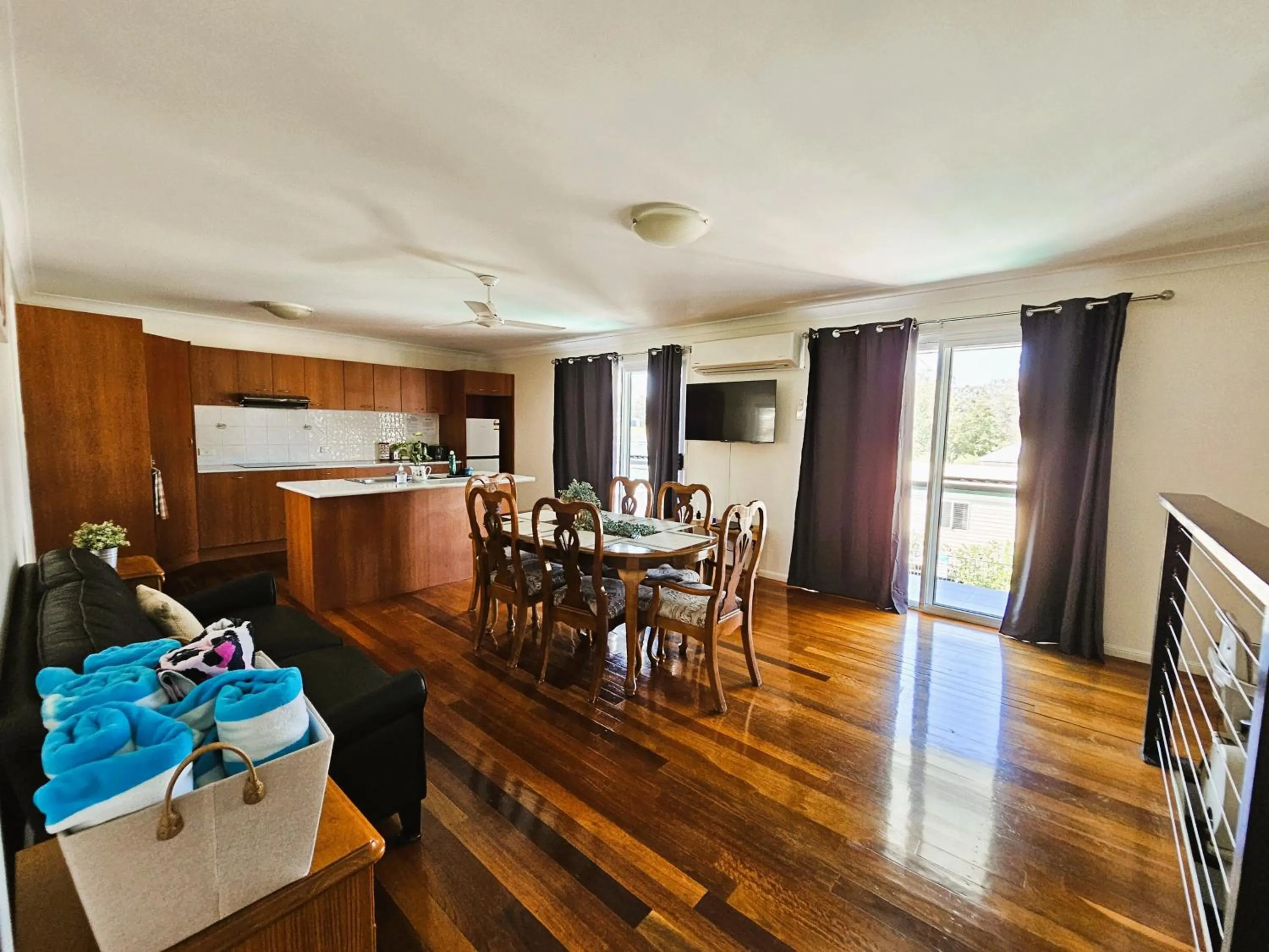 Kitchen or kitchenette in Kilcoy Motel