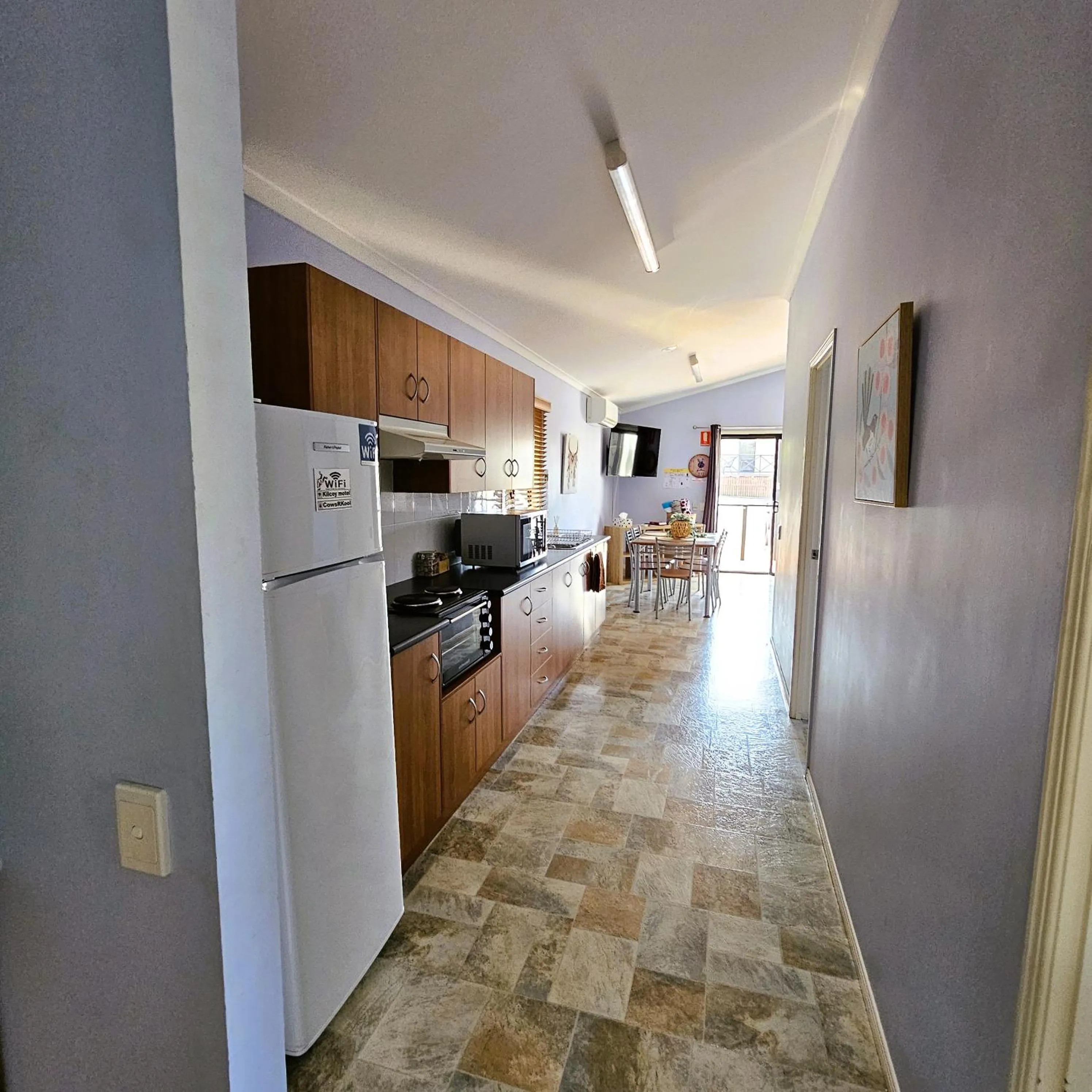 Kitchen or kitchenette in Kilcoy Motel