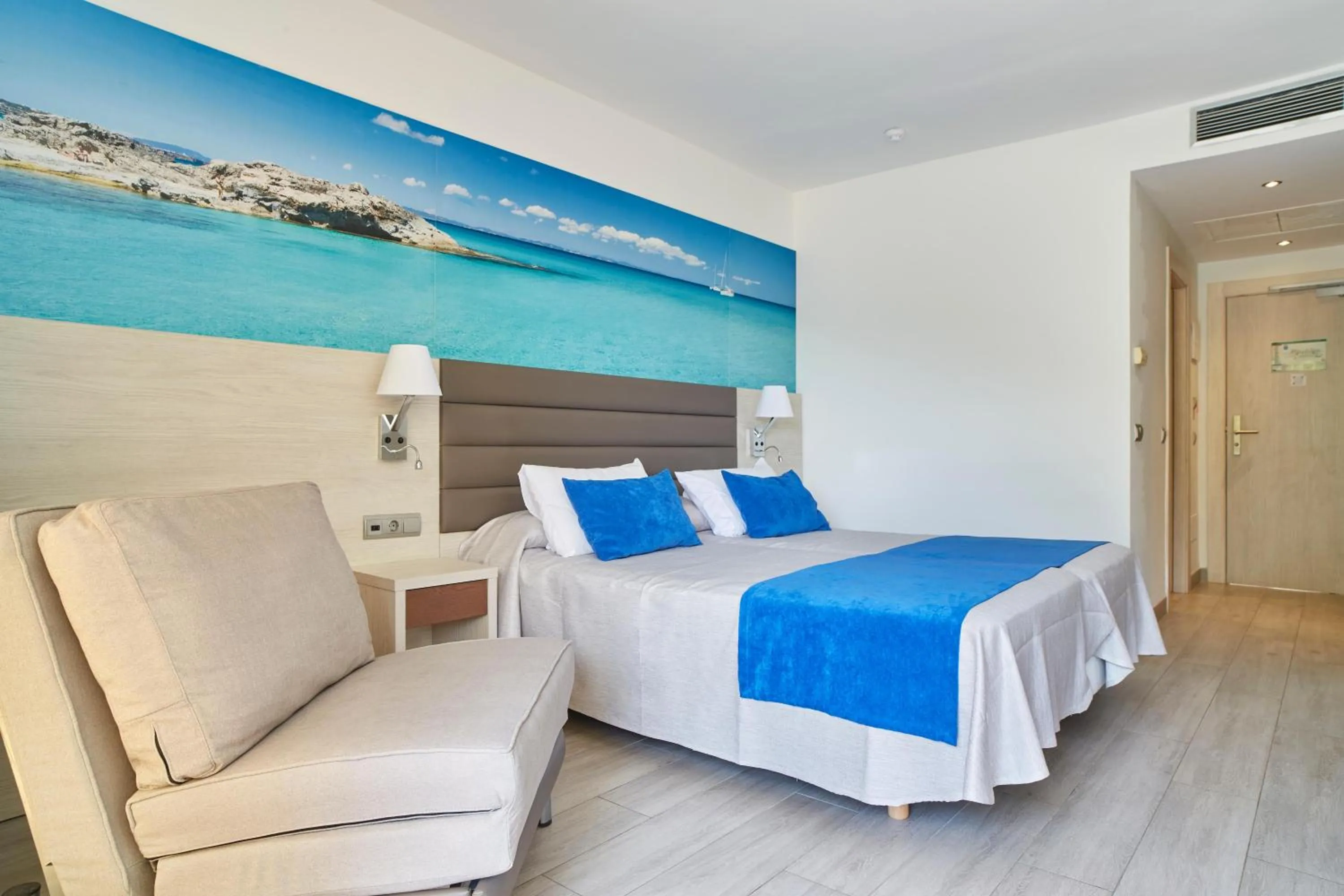 Photo of the whole room, Bed in Invisa Hotel Club Cala Verde