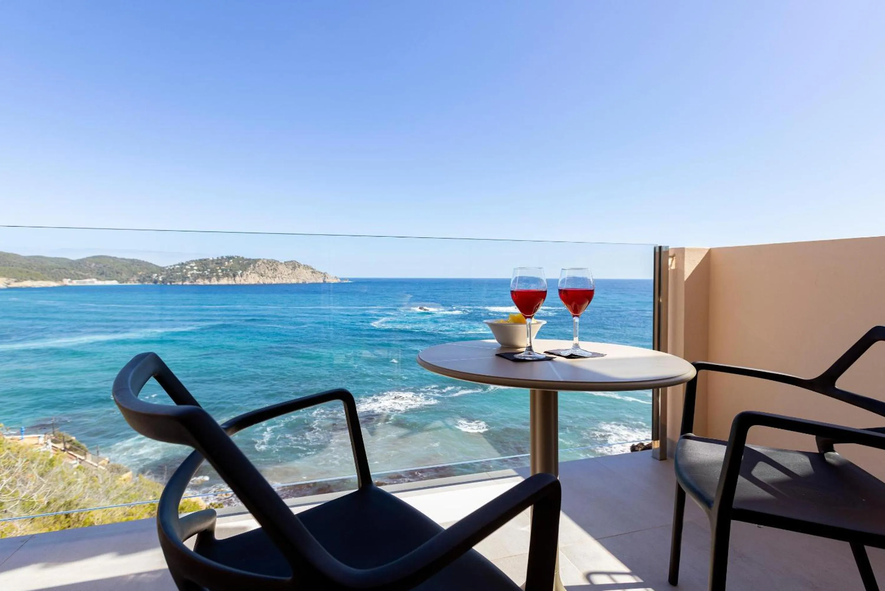 Photo of the whole room in Invisa Hotel Club Cala Verde