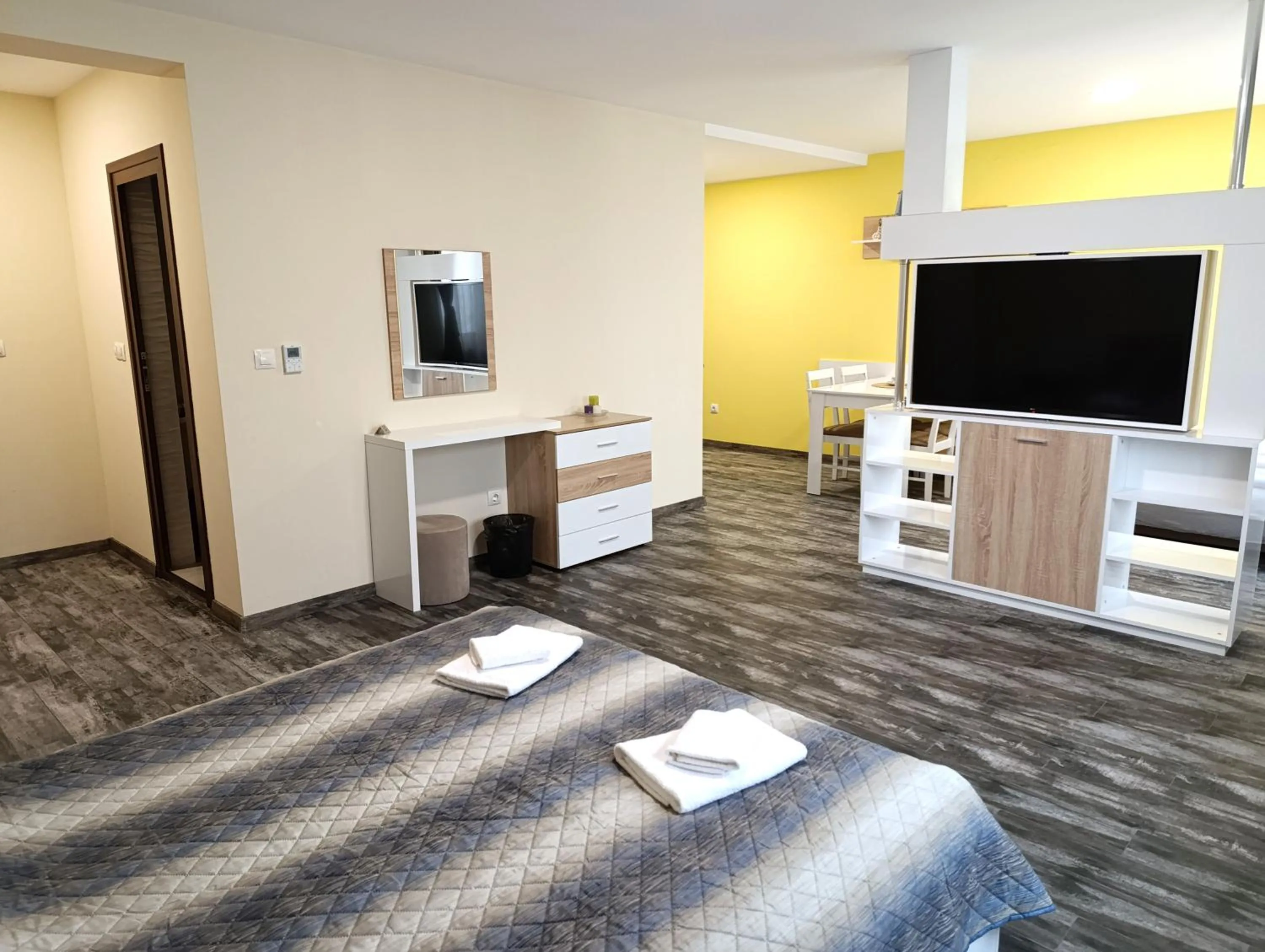 Communal lounge/ TV room, Bed in Lime House, Kyustendil