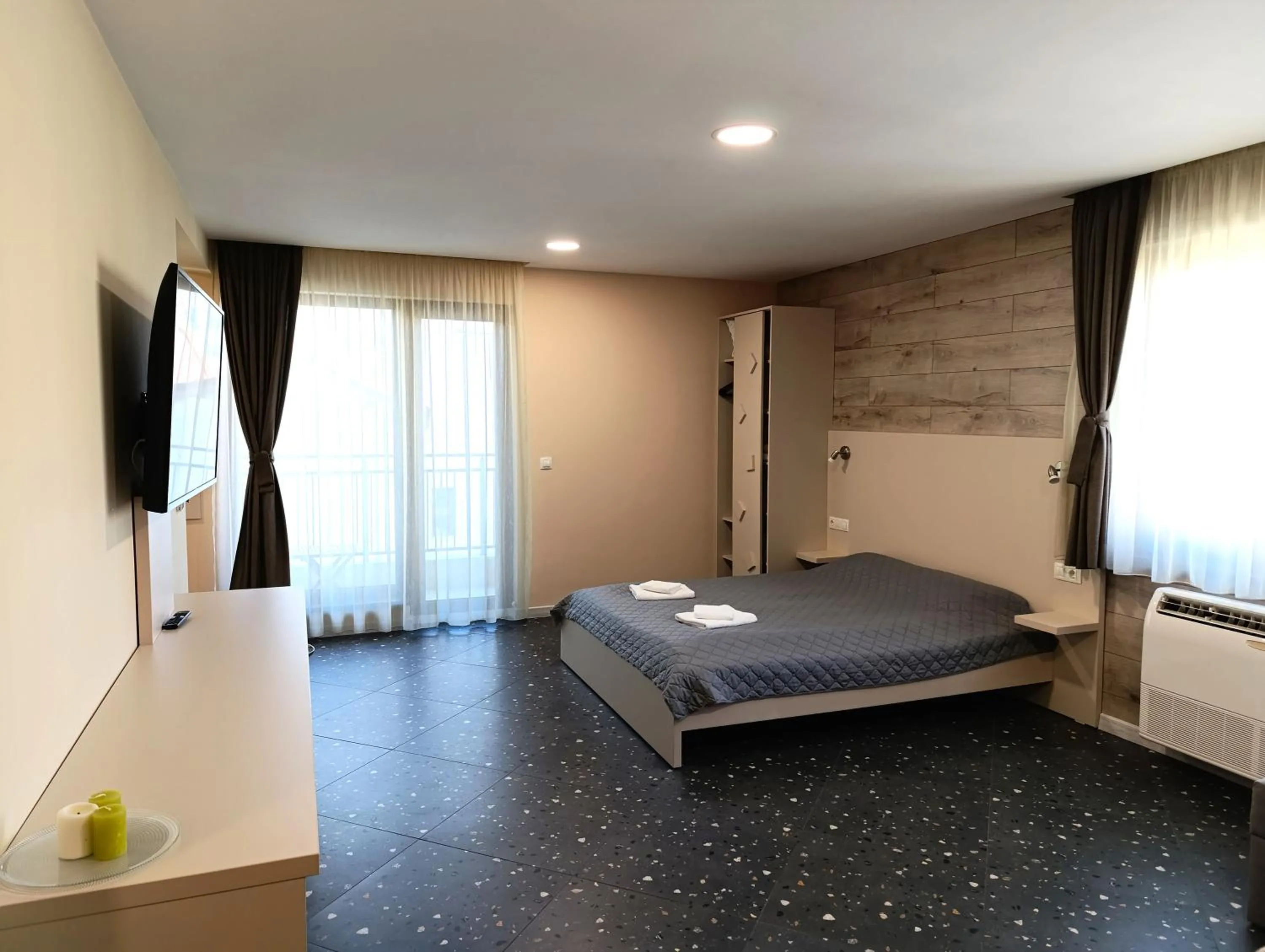 Communal lounge/ TV room, Bed in Lime House, Kyustendil