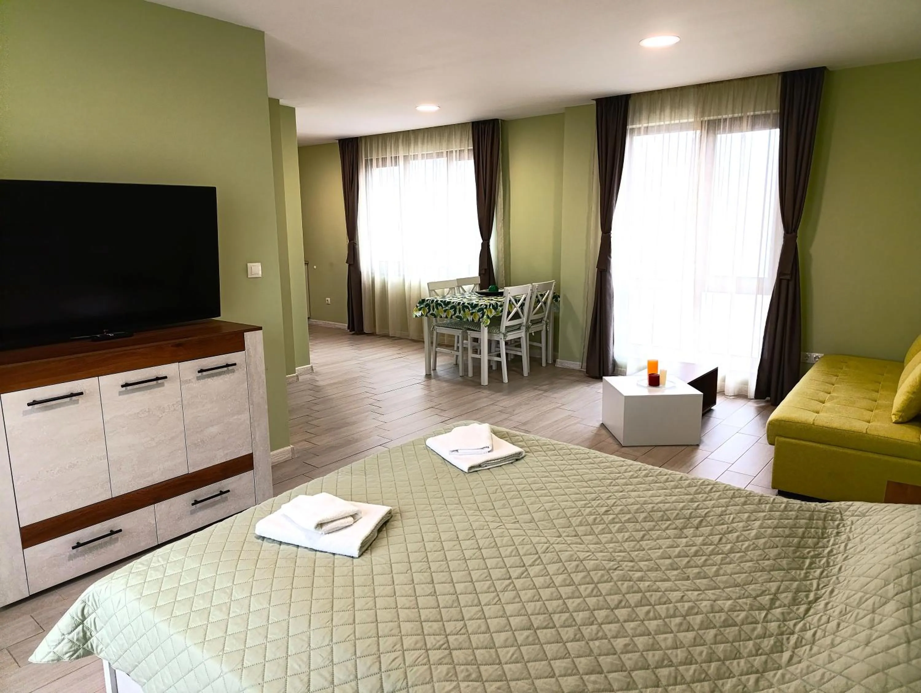 Communal lounge/ TV room, Bed in Lime House, Kyustendil