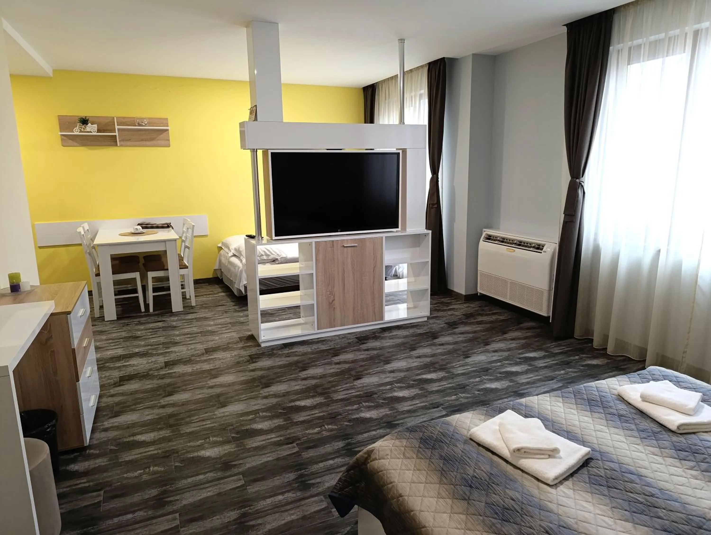 Communal lounge/ TV room, Bed in Lime House, Kyustendil