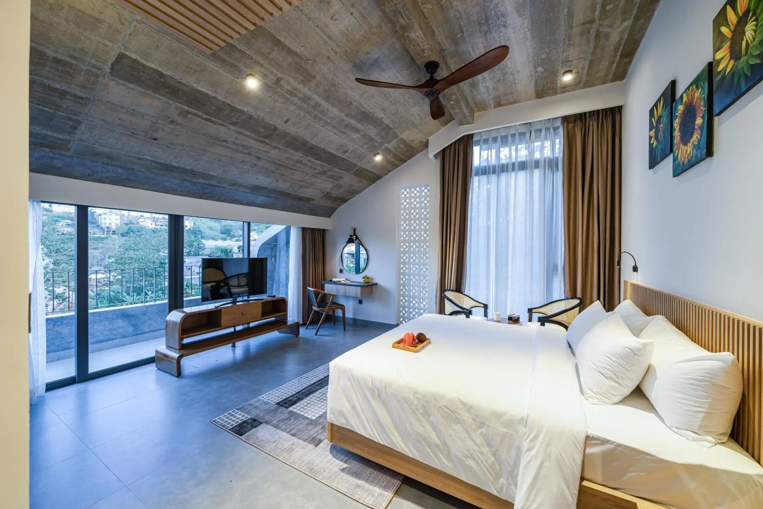 Double Room with Mountain View in Tournesol Villa Dalat Double Room with Mountain View in Tournesol Villa Dalat