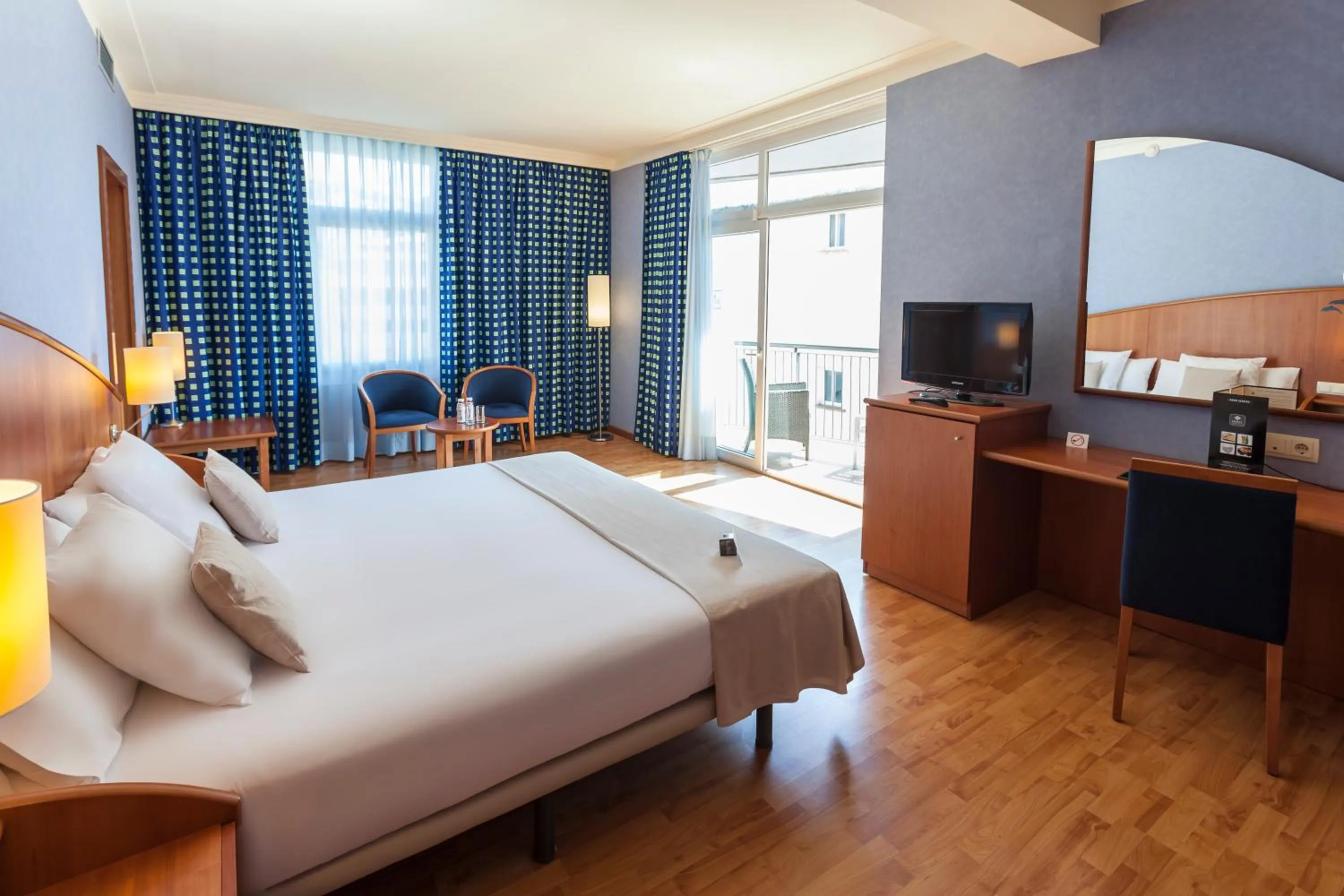 Bedroom, Bed in Hotel Delfín 4 Sup