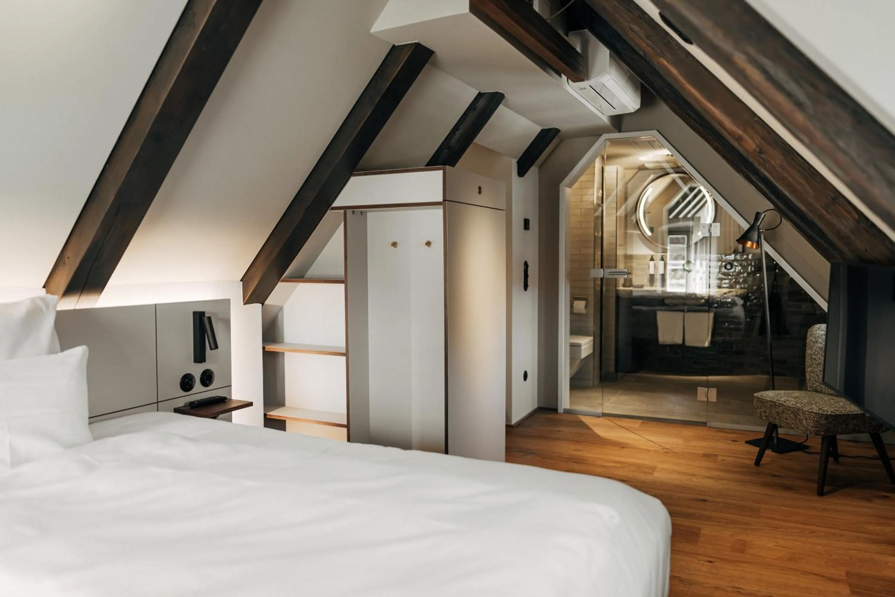 Photo of the whole room, Bed in Bootshaus Amberg
