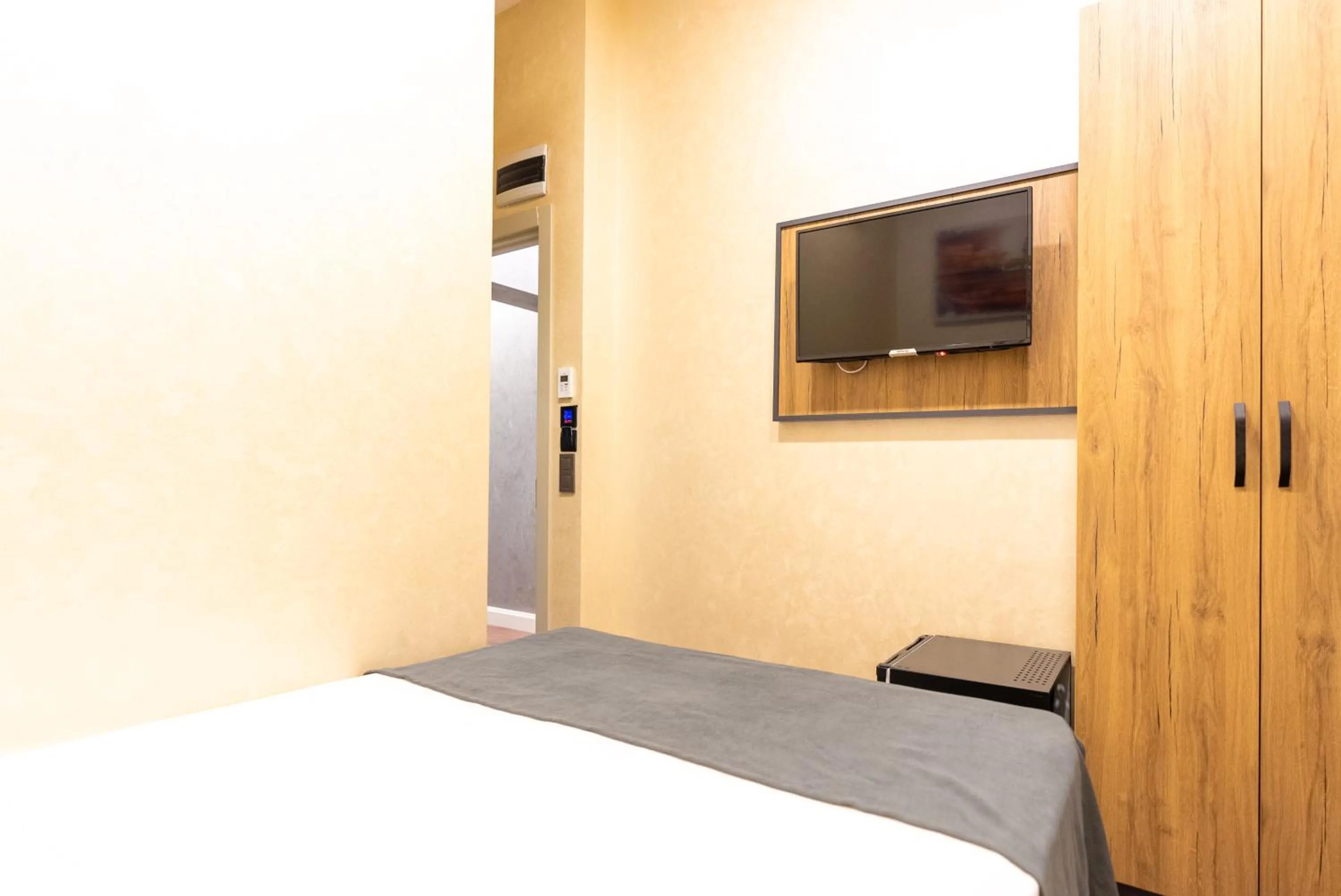 Communal lounge/ TV room, Bed in Valens Boutique Hotel