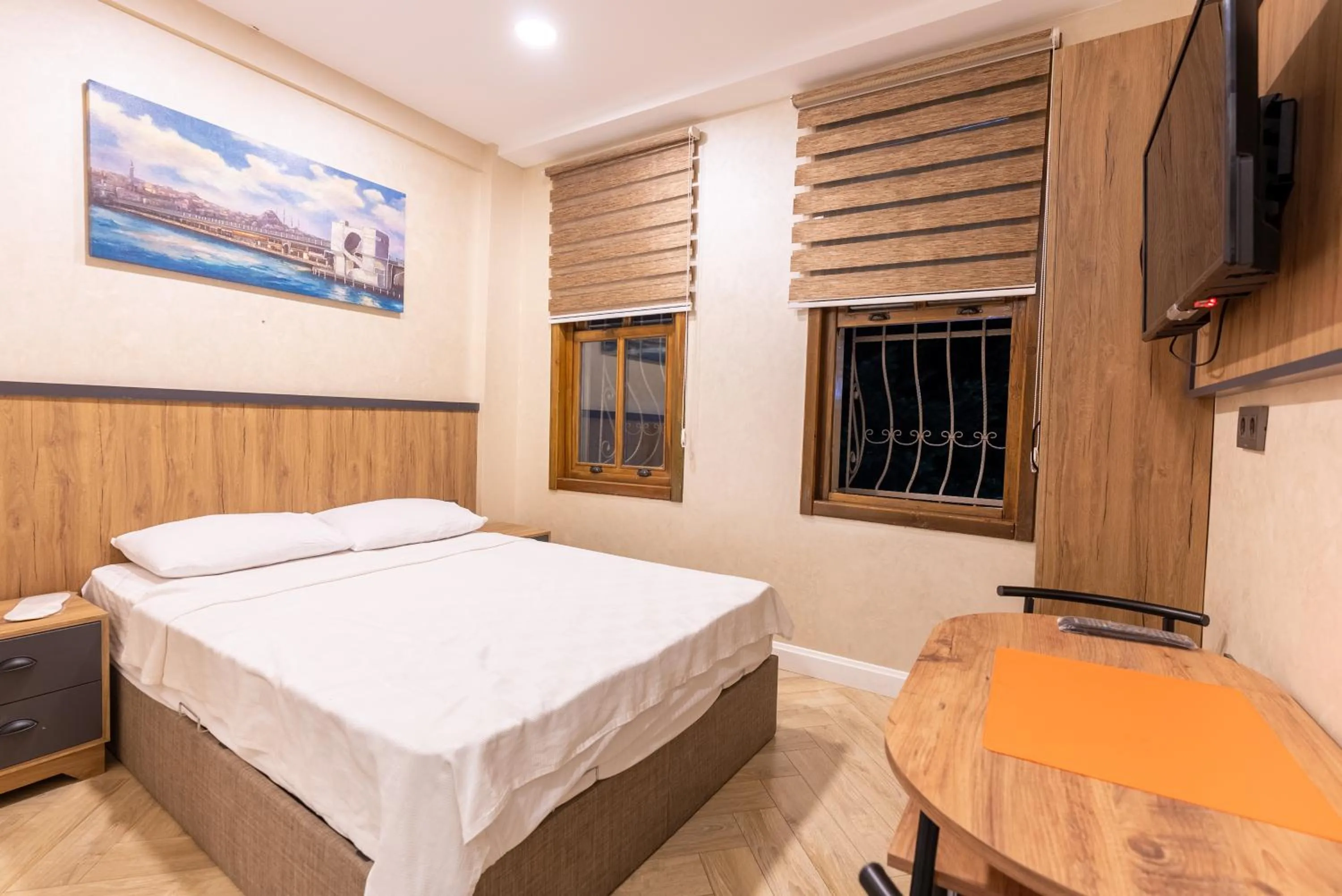 Communal lounge/ TV room, Bed in Valens Boutique Hotel