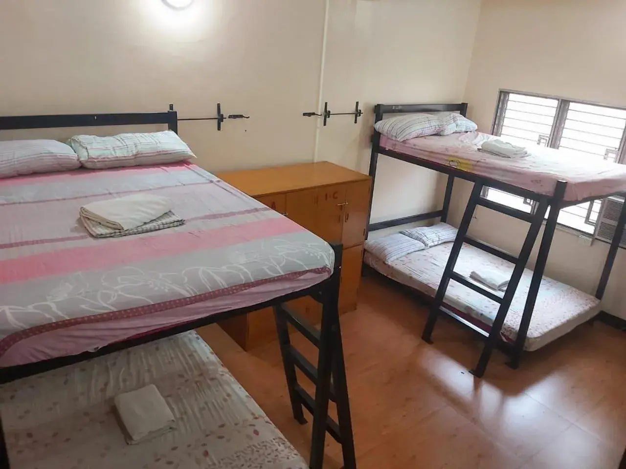 8-Bed Mixed Dormitory Room in OYO 916 Angel's Boardrooms 8-Bed Mixed Dormitory Room in OYO 916 Angel's Boardrooms