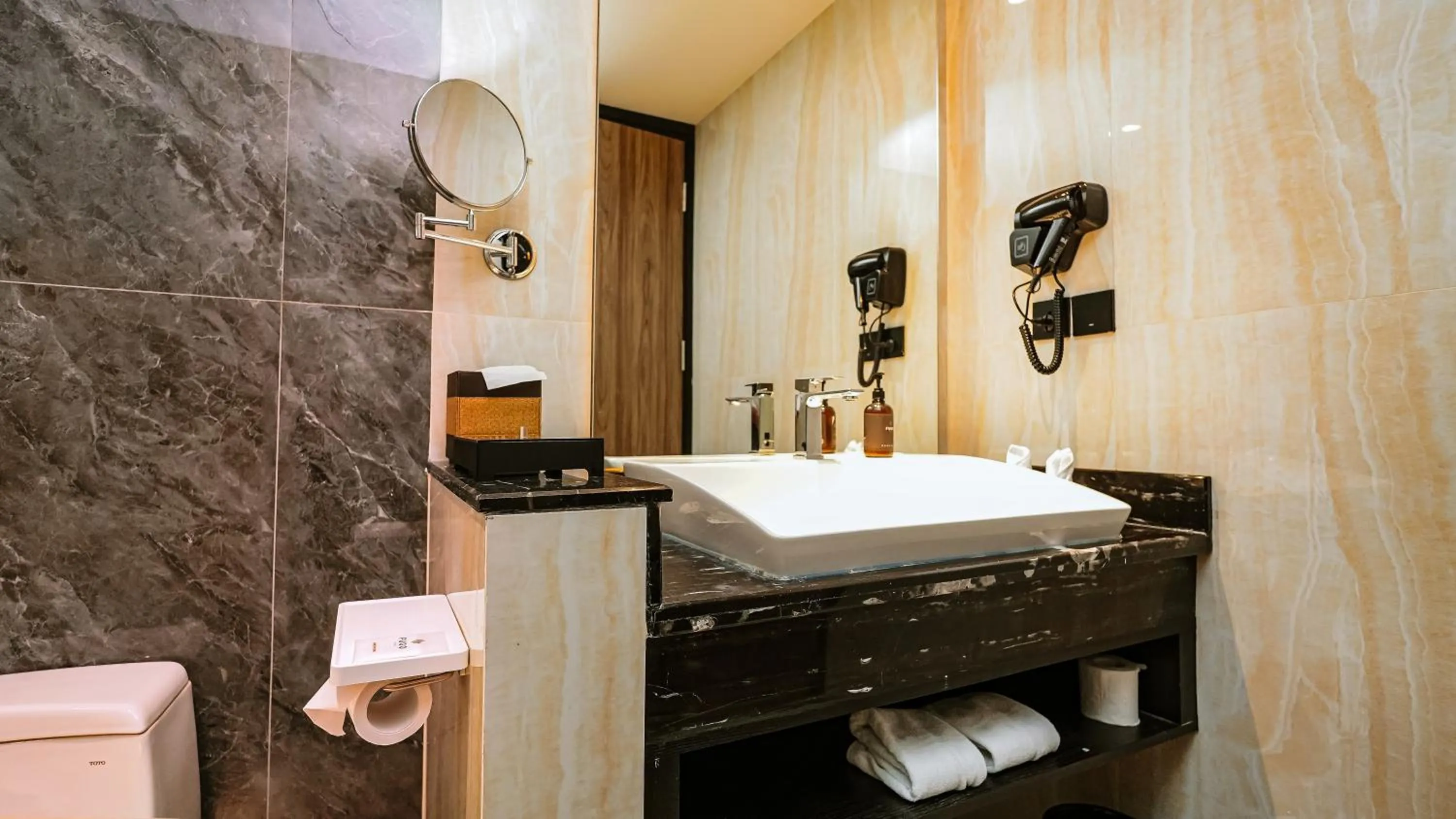 Bathroom in FUGO Hotel Samarinda