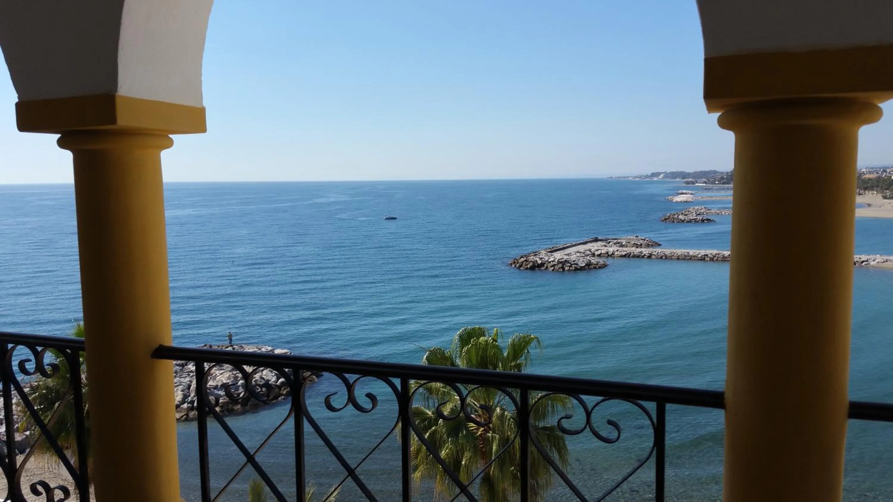 Sea view in Park Plaza Suites Apartamentos