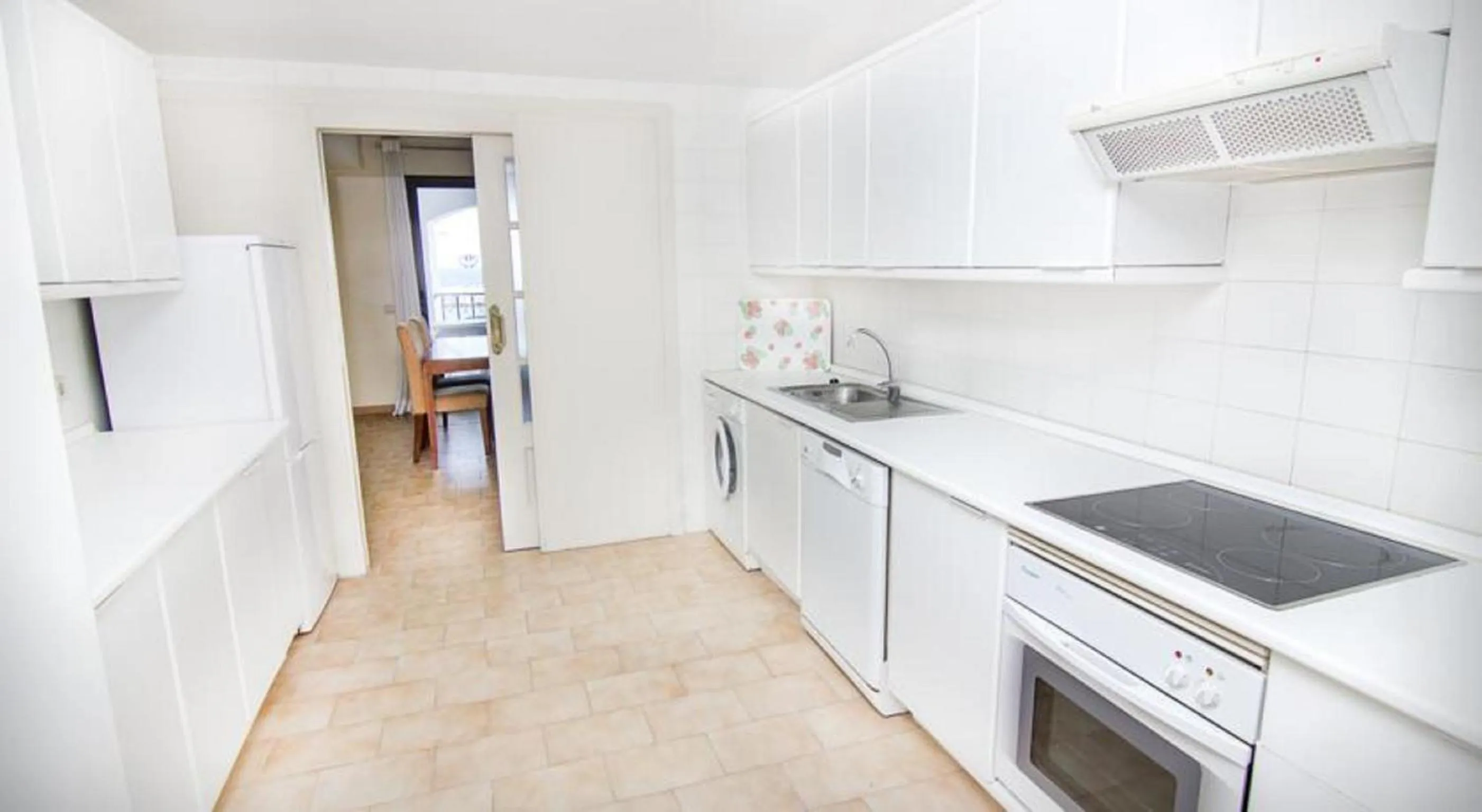 Kitchen or kitchenette in Park Plaza Suites Apartamentos