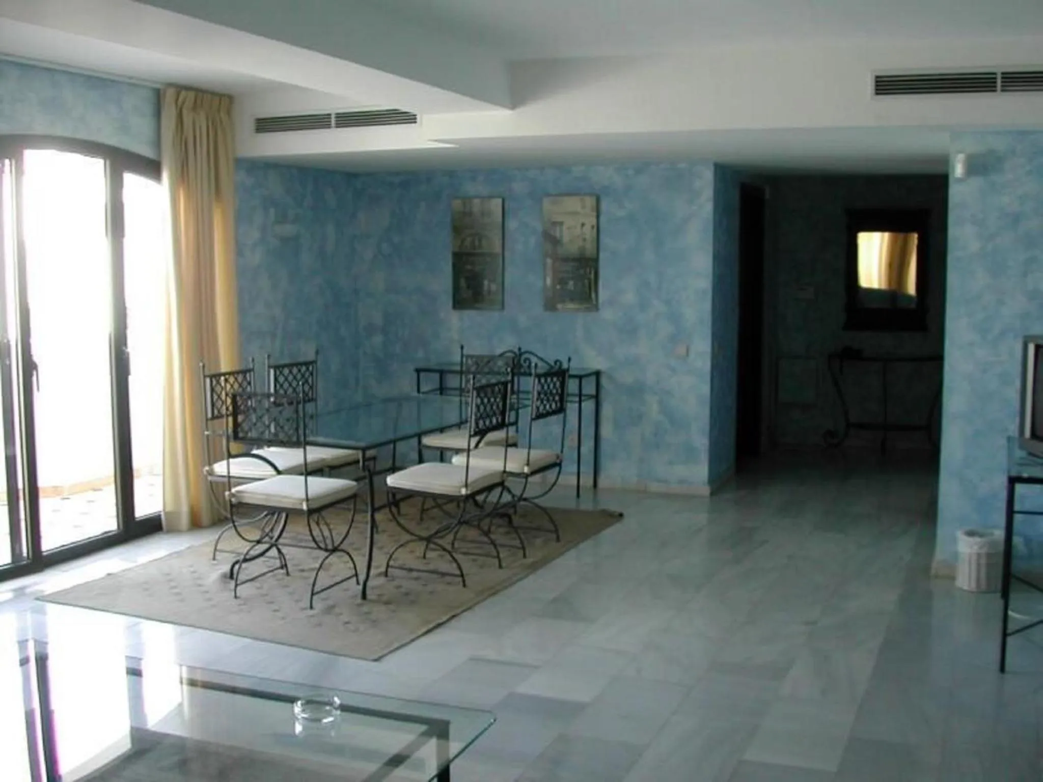 Dining area in Park Plaza Suites Apartamentos