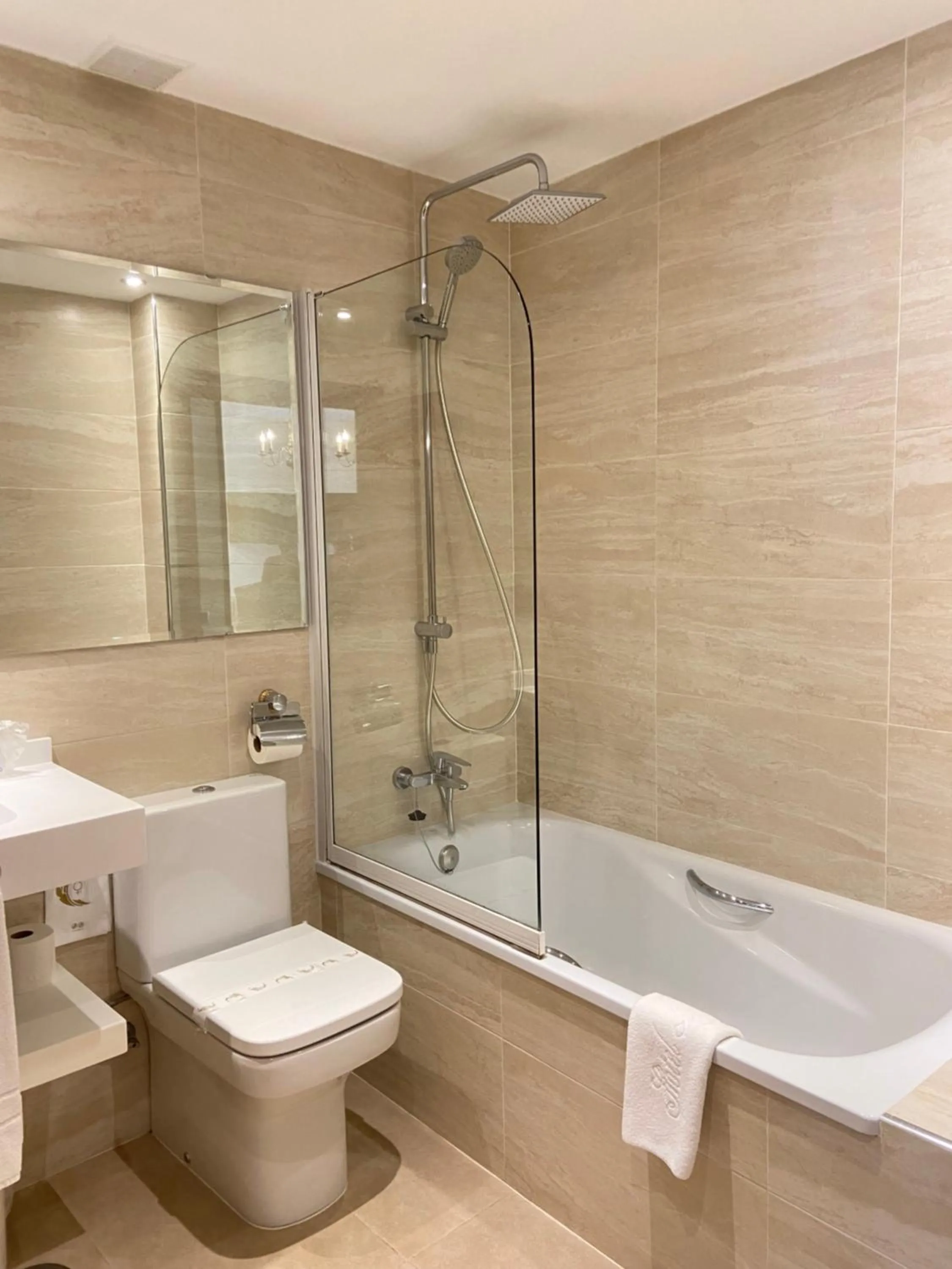 Bathroom in Hotel La Arquera