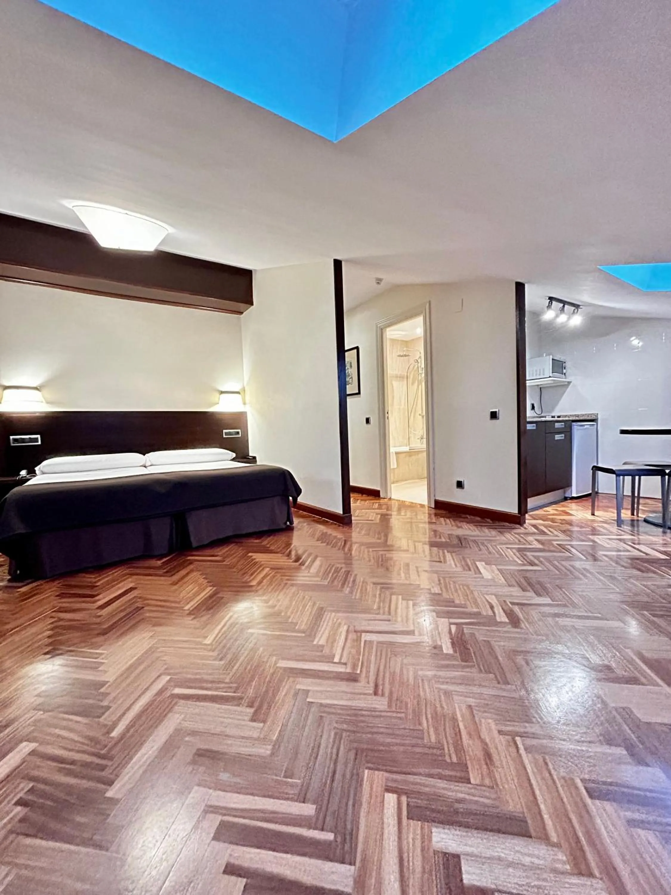 Photo of the whole room in Hotel La Arquera